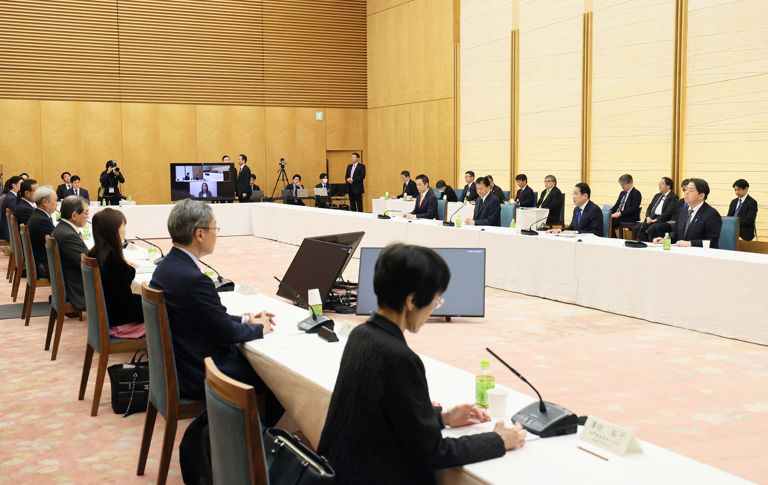 会議のまとめを行う岸田総理３