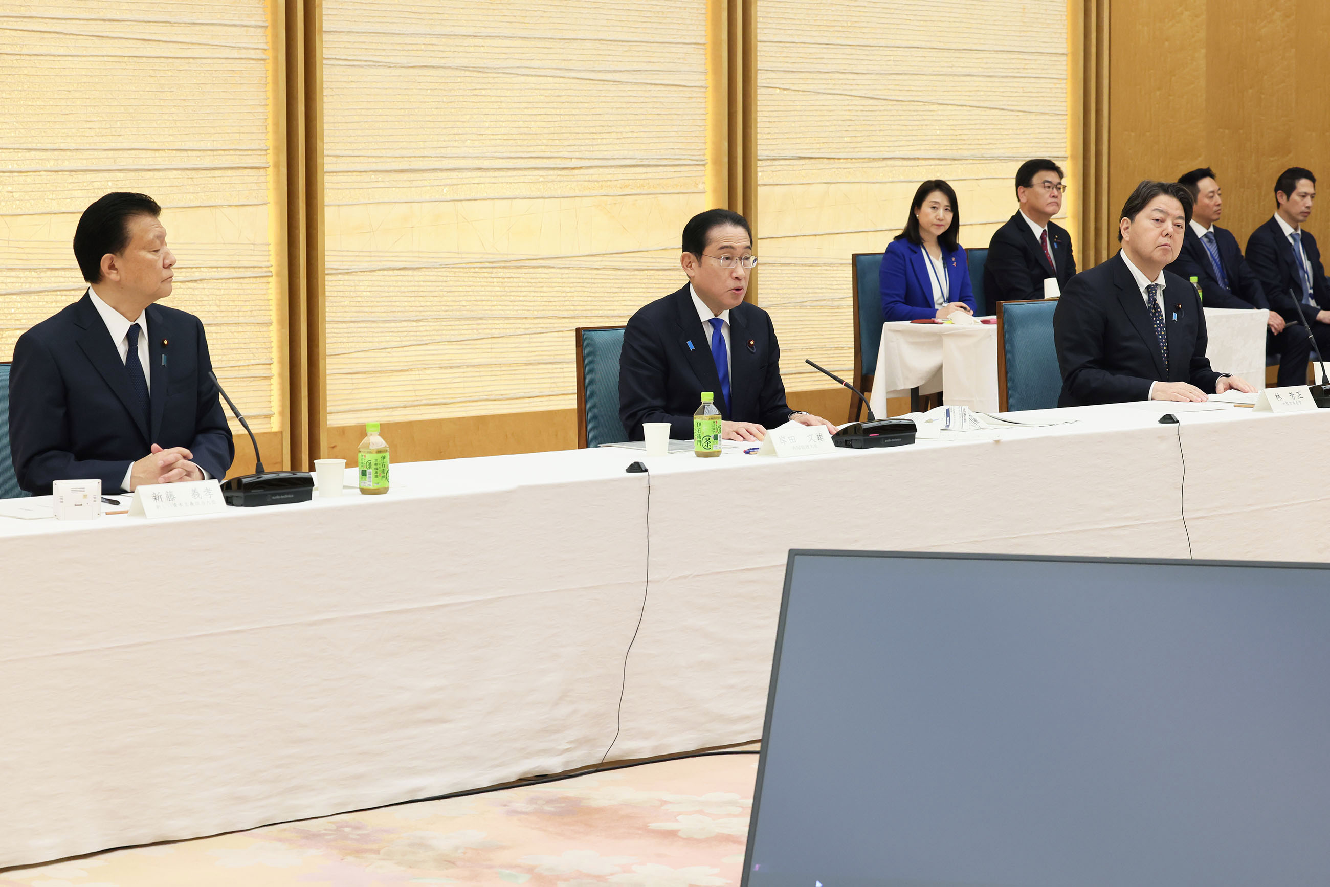 会議のまとめを行う岸田総理４