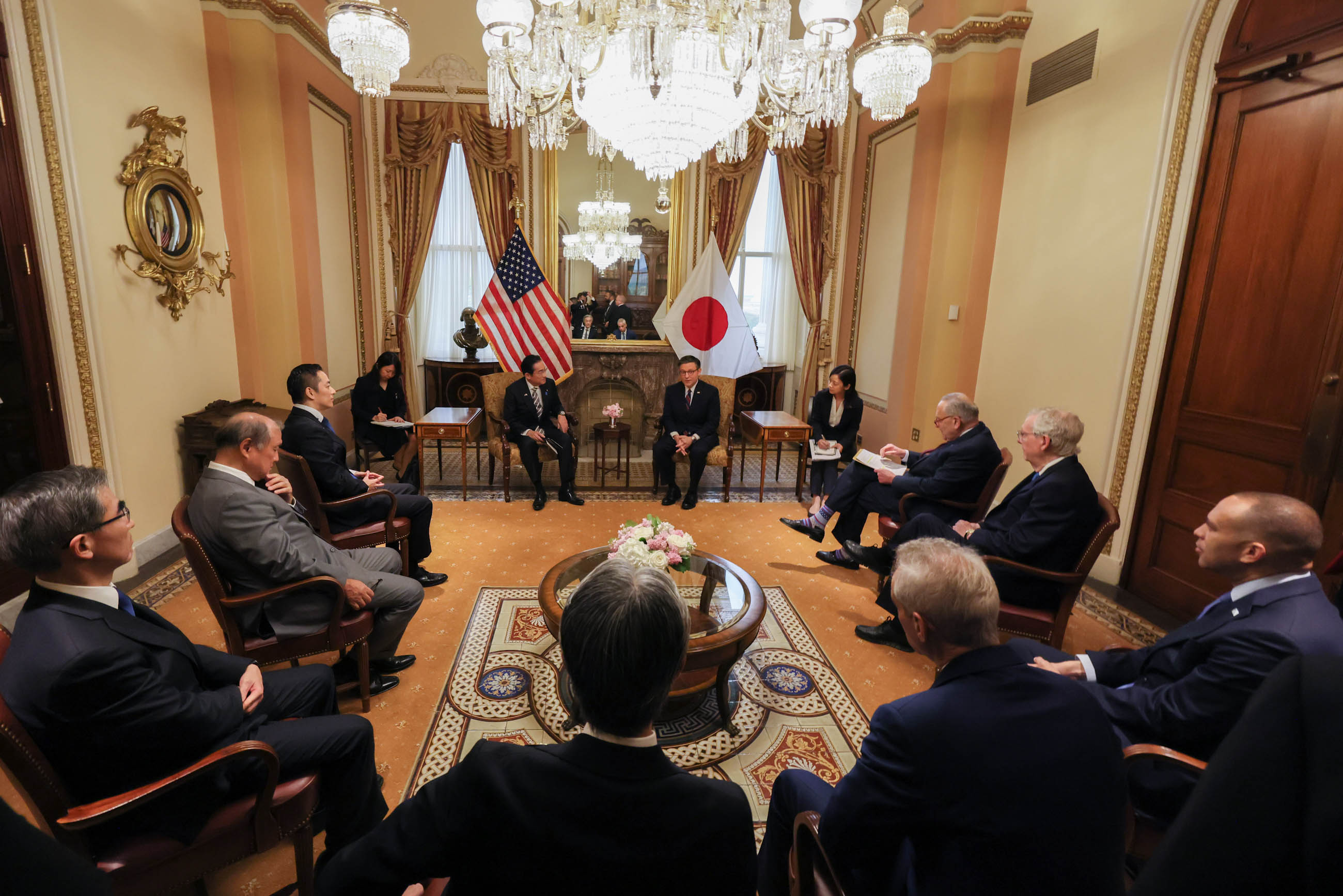 連邦議会上下両院指導部と面会する総理４