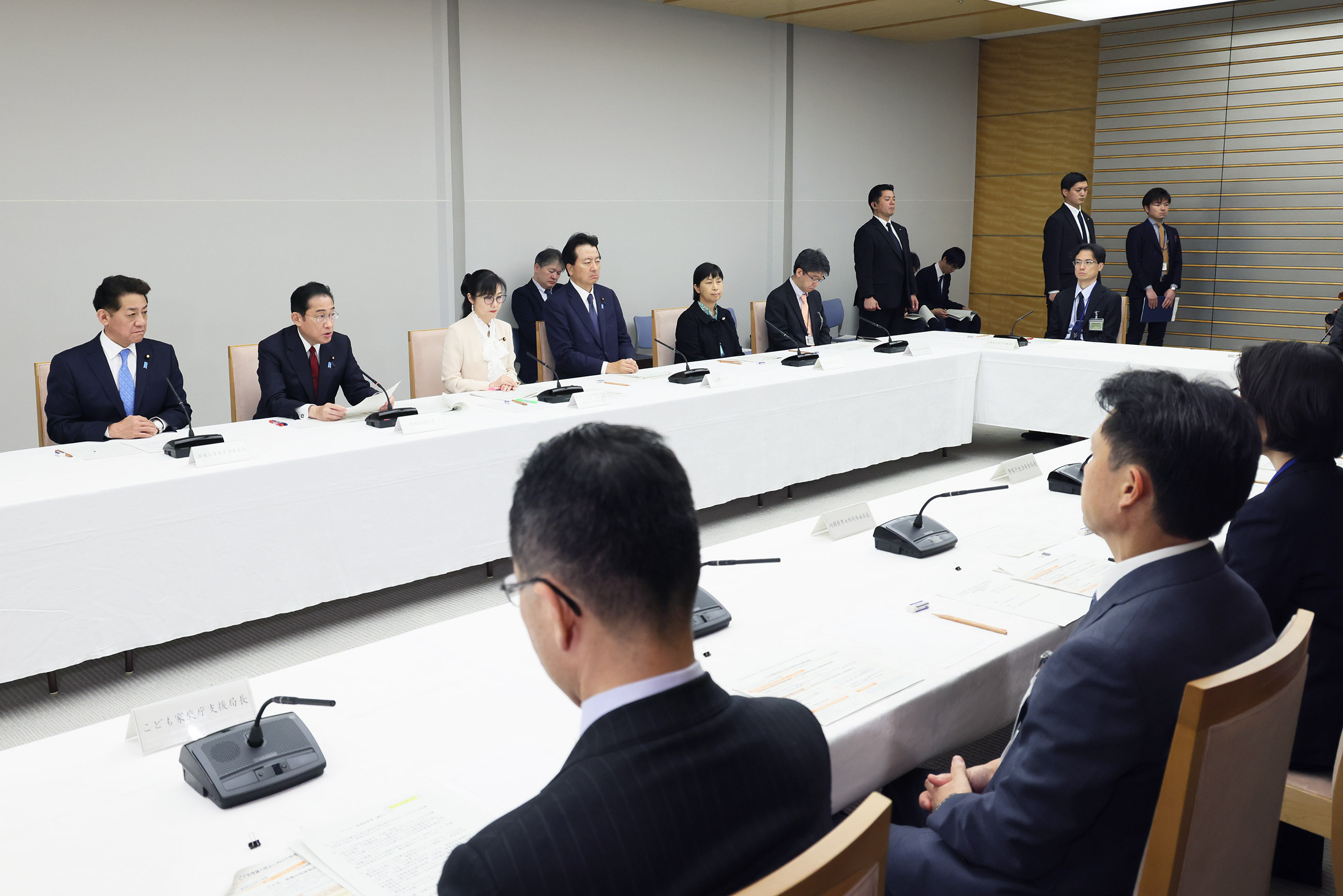 会議のまとめを行う岸田総理２