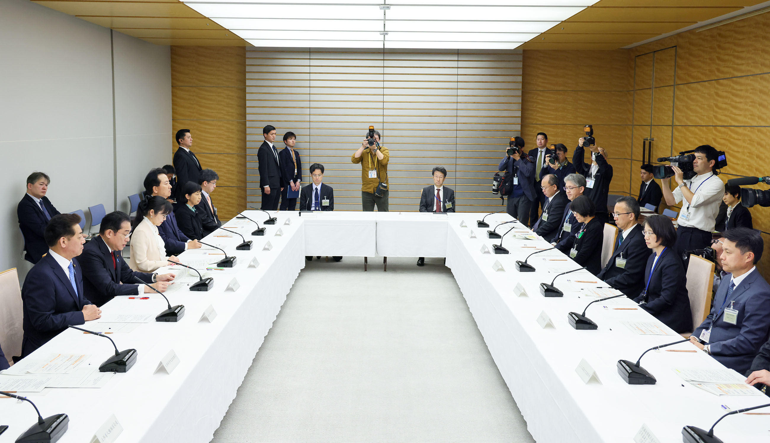 会議のまとめを行う岸田総理３