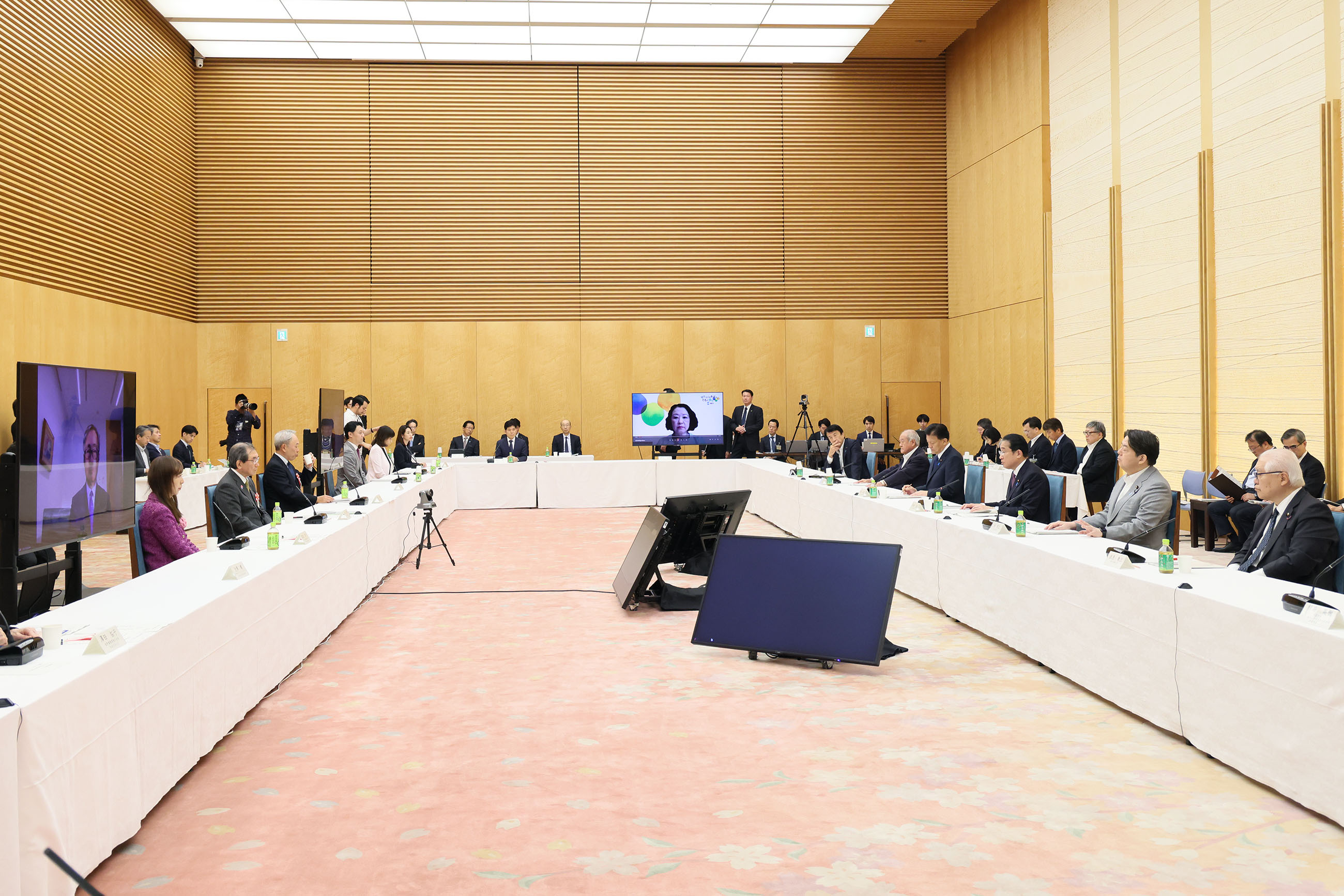 会議のまとめを行う岸田総理３