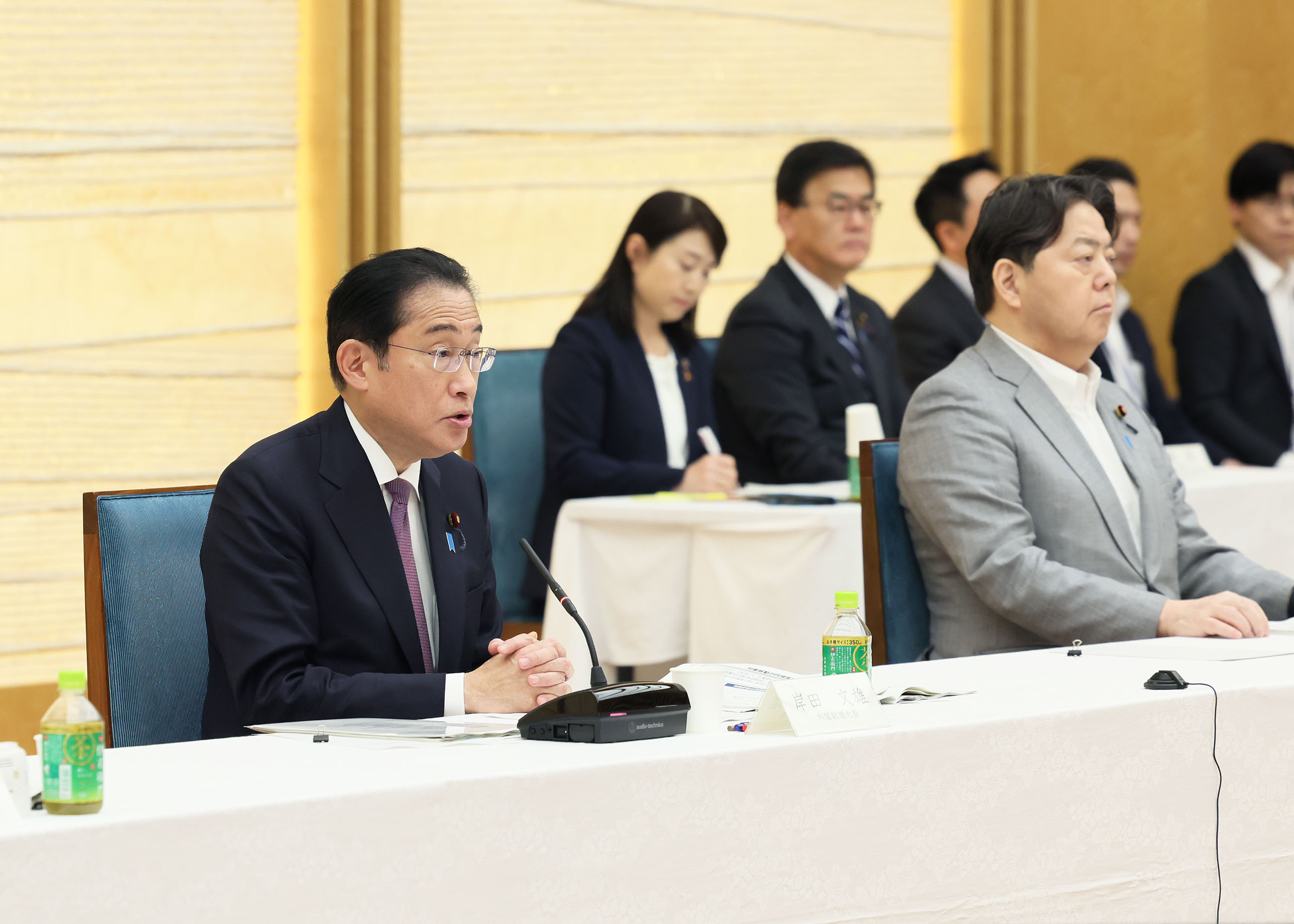 会議のまとめを行う岸田総理４