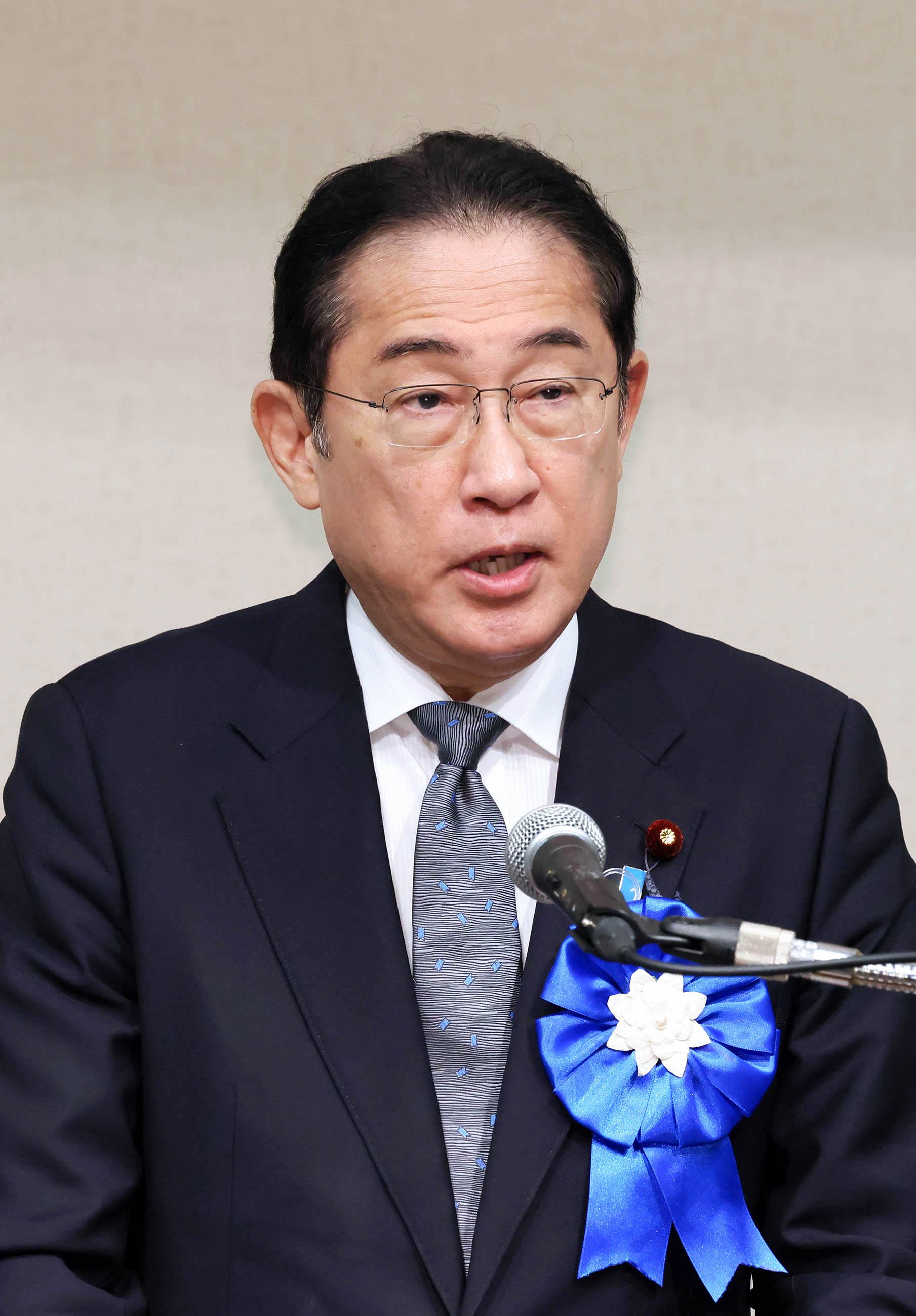 挨拶する岸田総理３