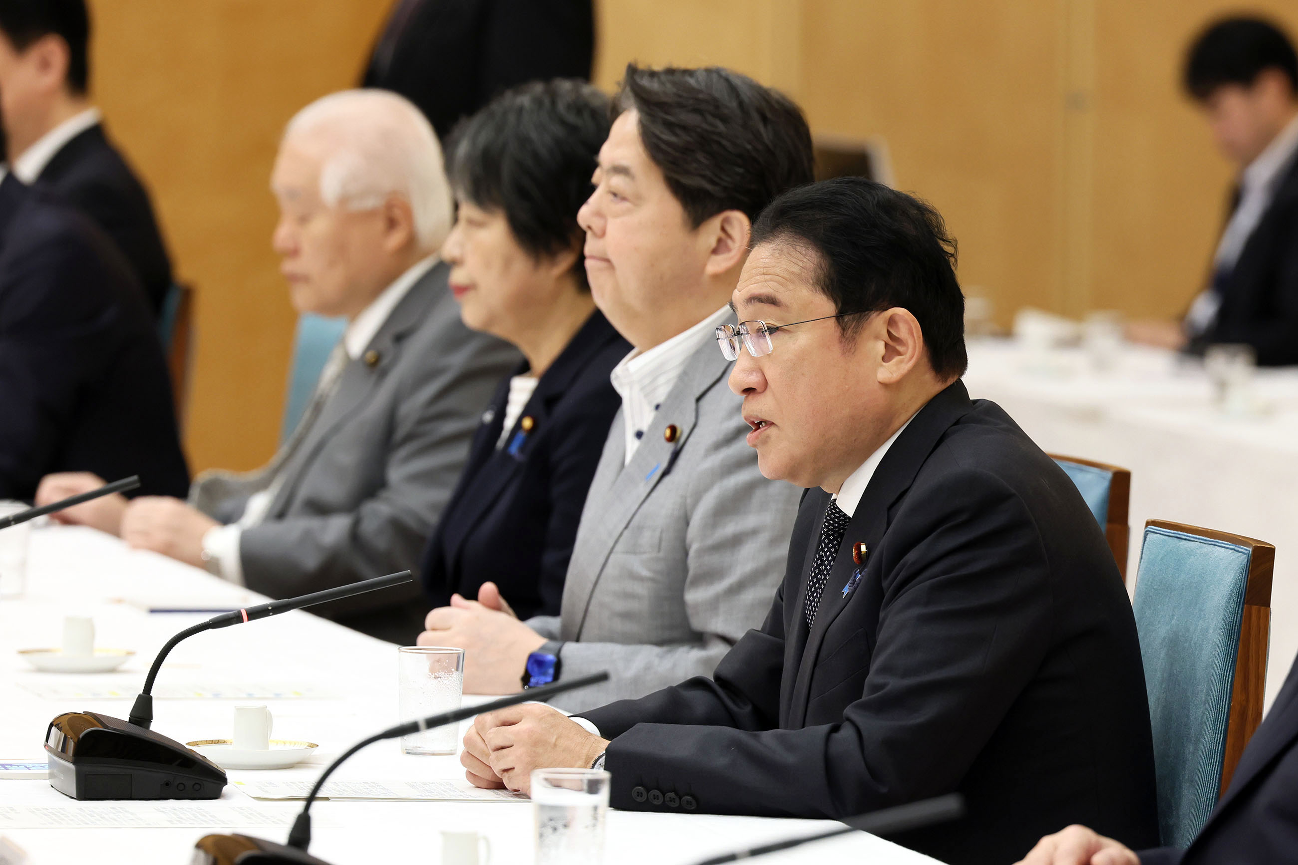 挨拶する岸田総理１