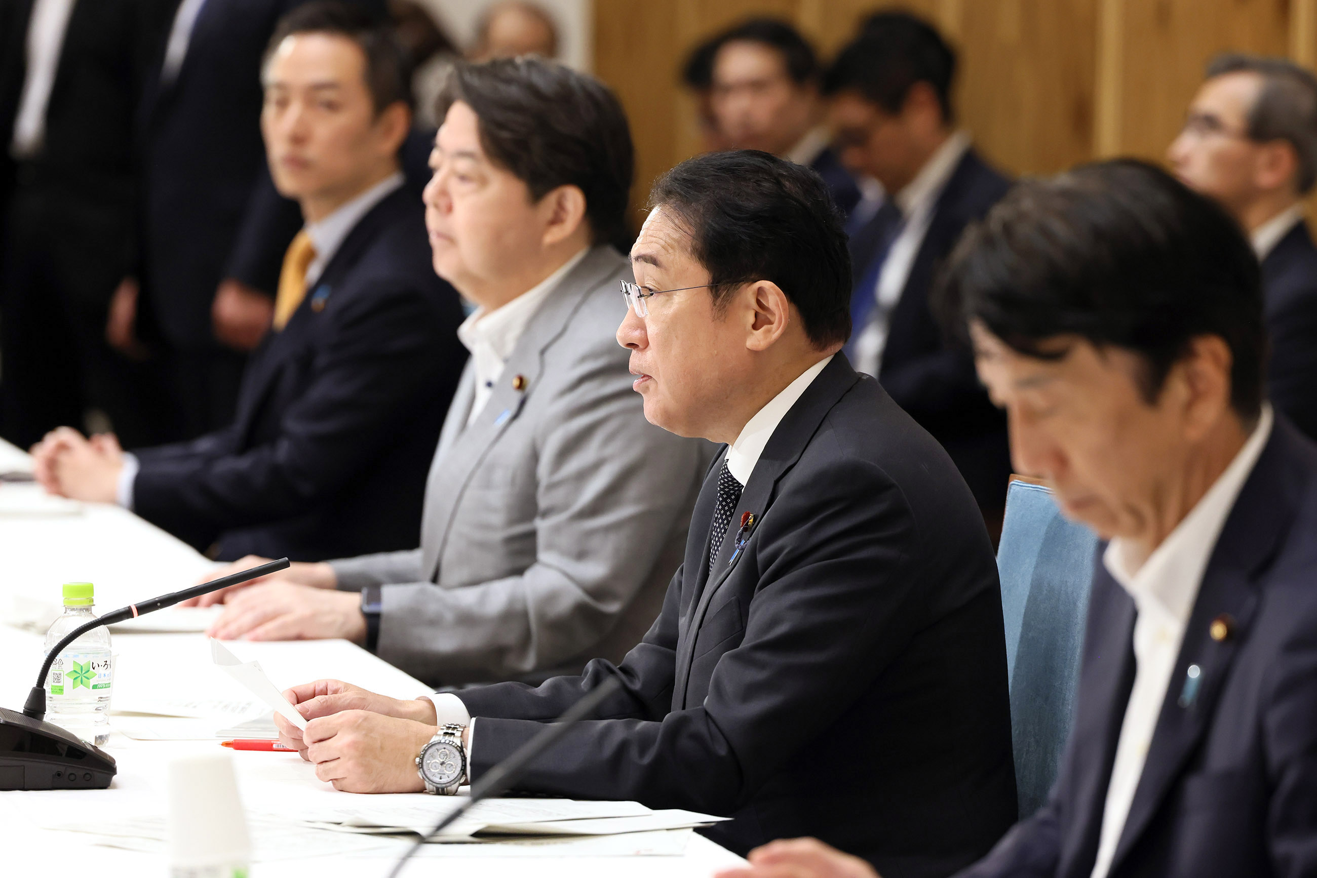 会議のまとめを行う岸田総理１