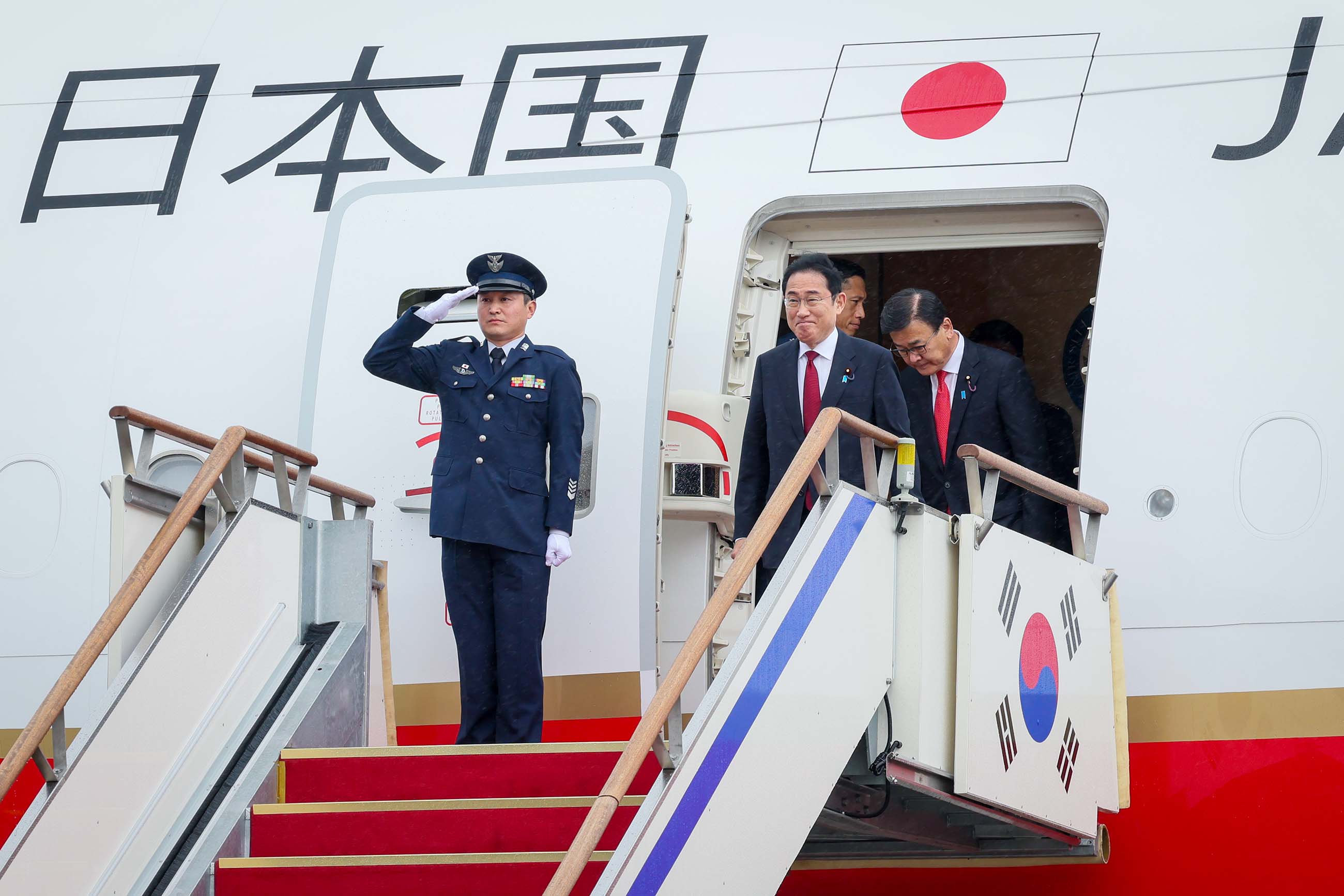 韓国に到着した岸田総理１