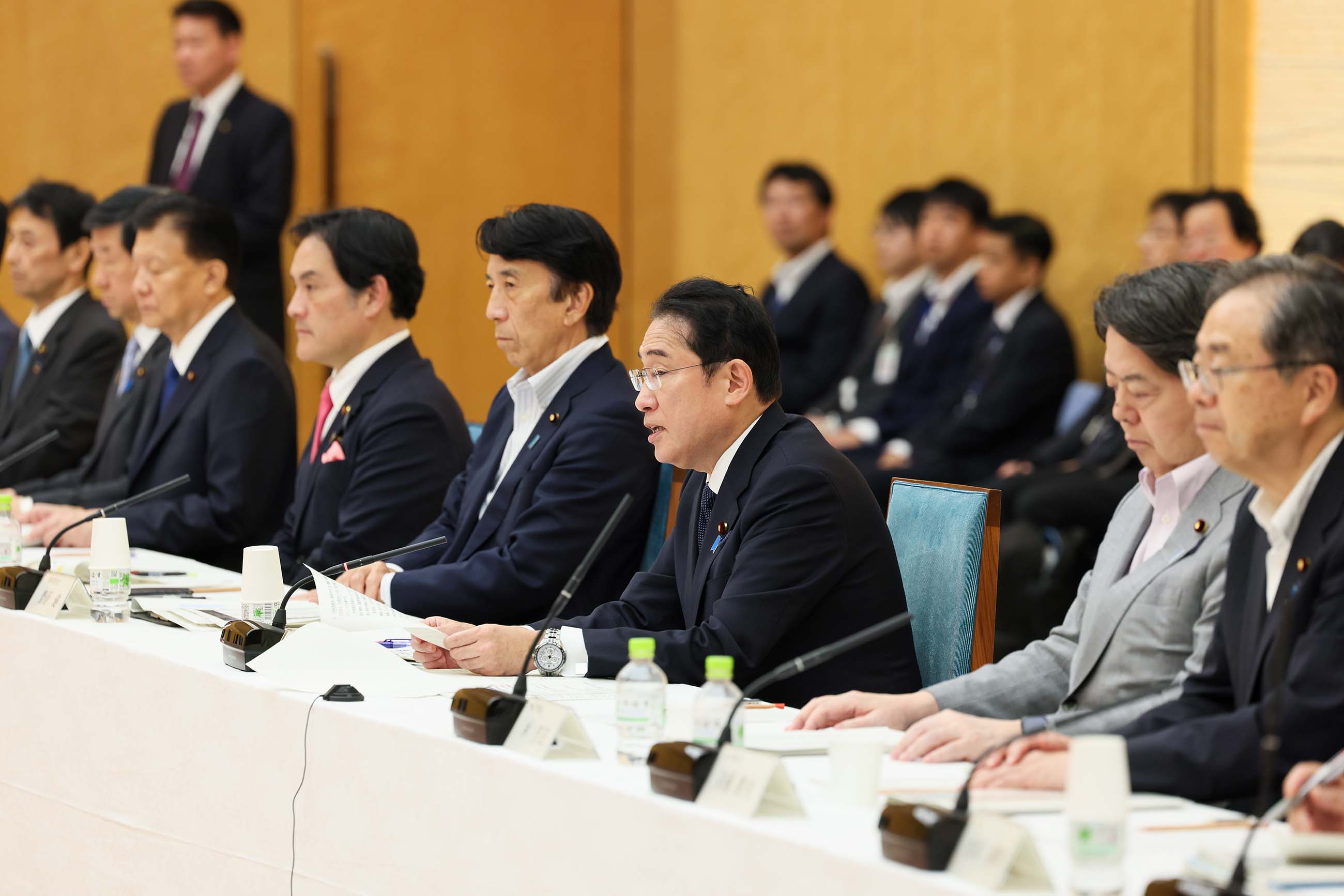 会議のまとめを行う岸田総理１