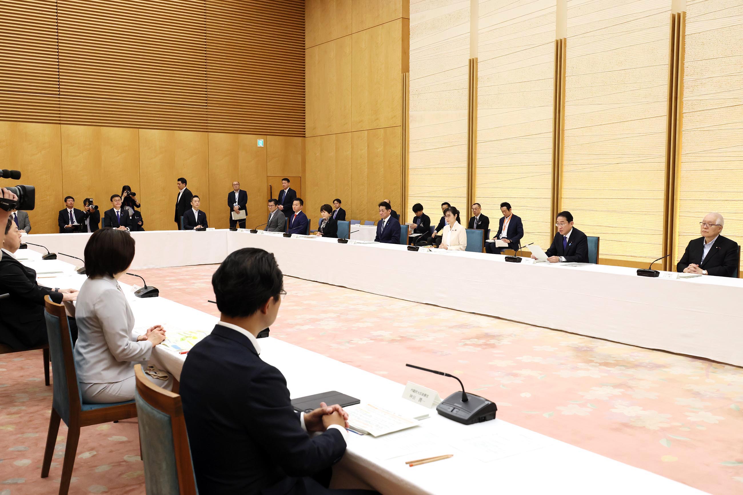 会議のまとめを行う岸田総理４