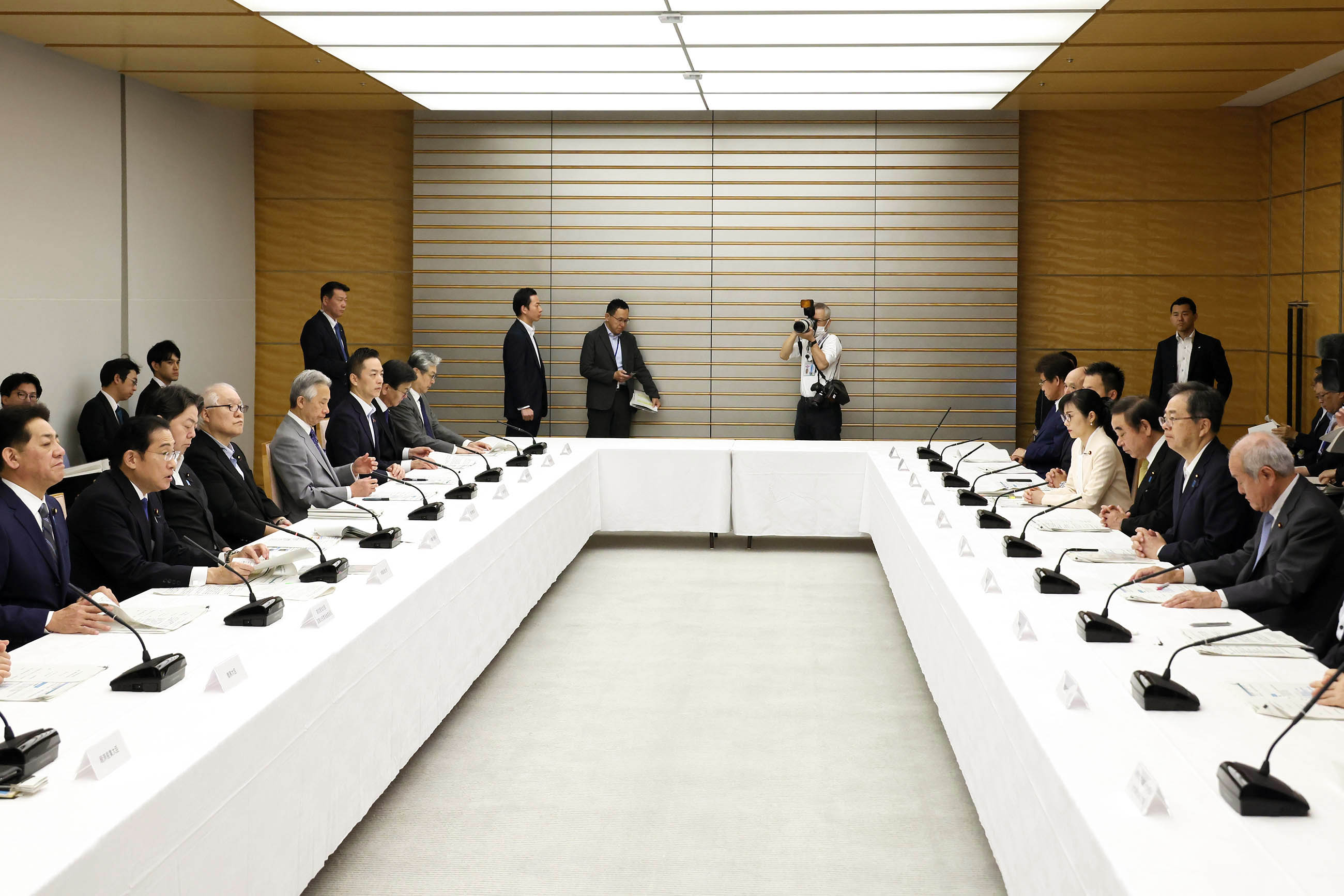 発言する岸田総理５