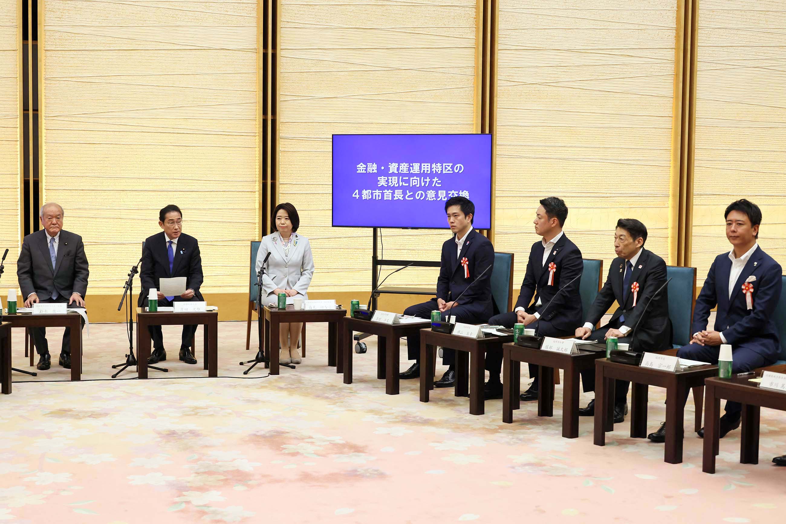 発言する岸田総理２