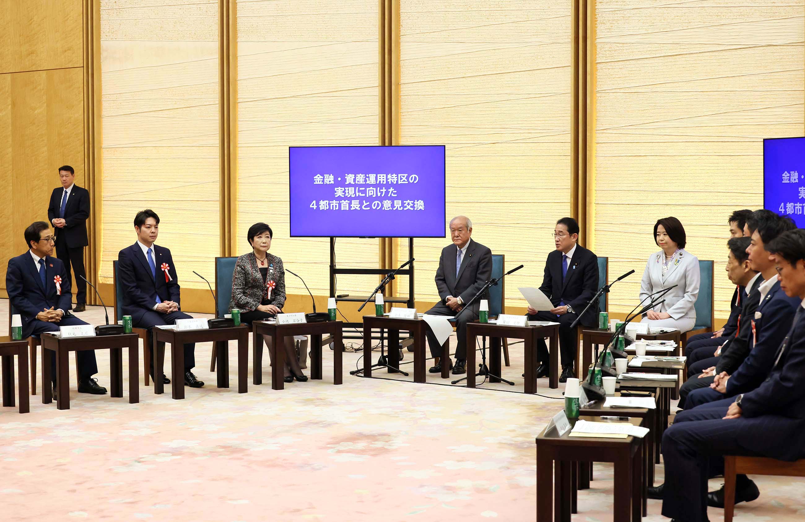 発言する岸田総理３