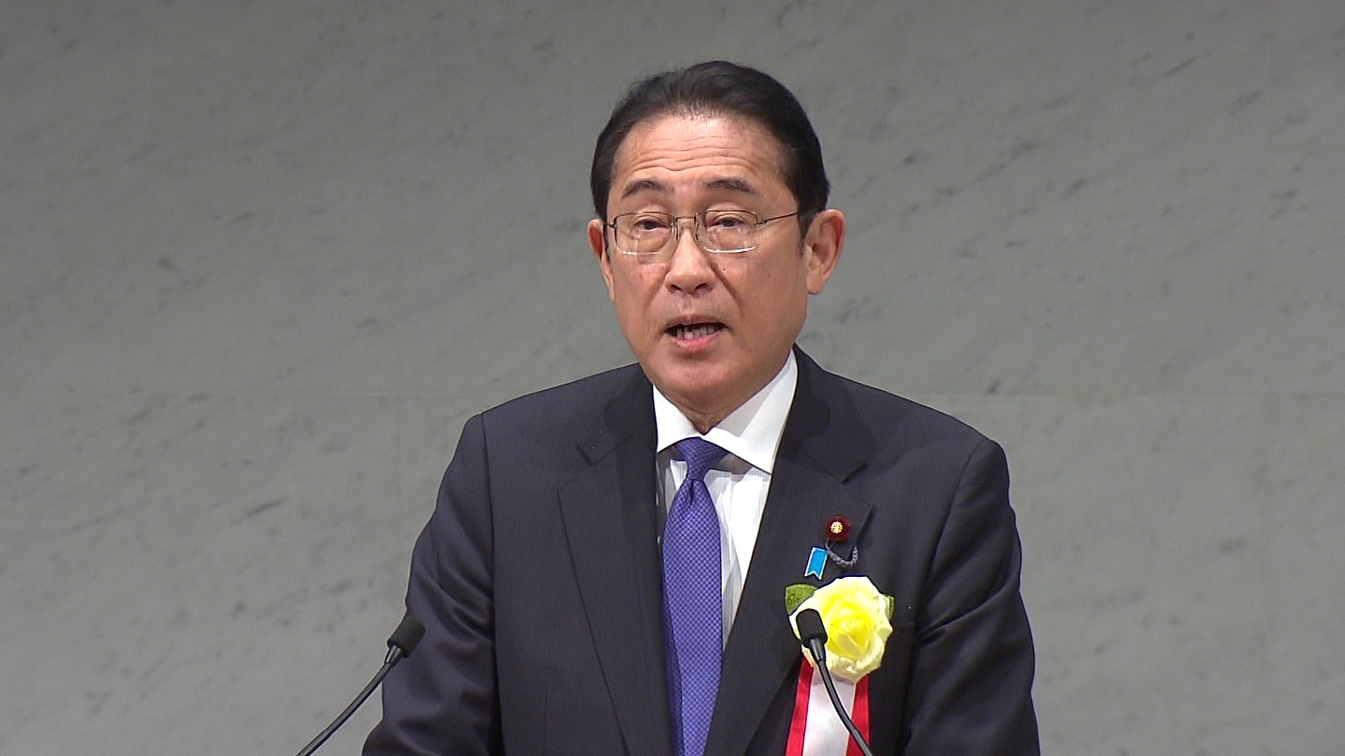 挨拶する岸田総理１