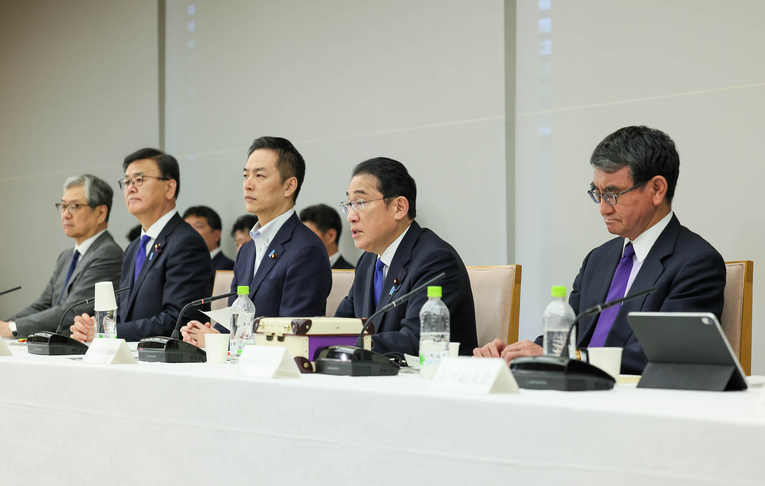 会議のまとめを行う岸田総理１