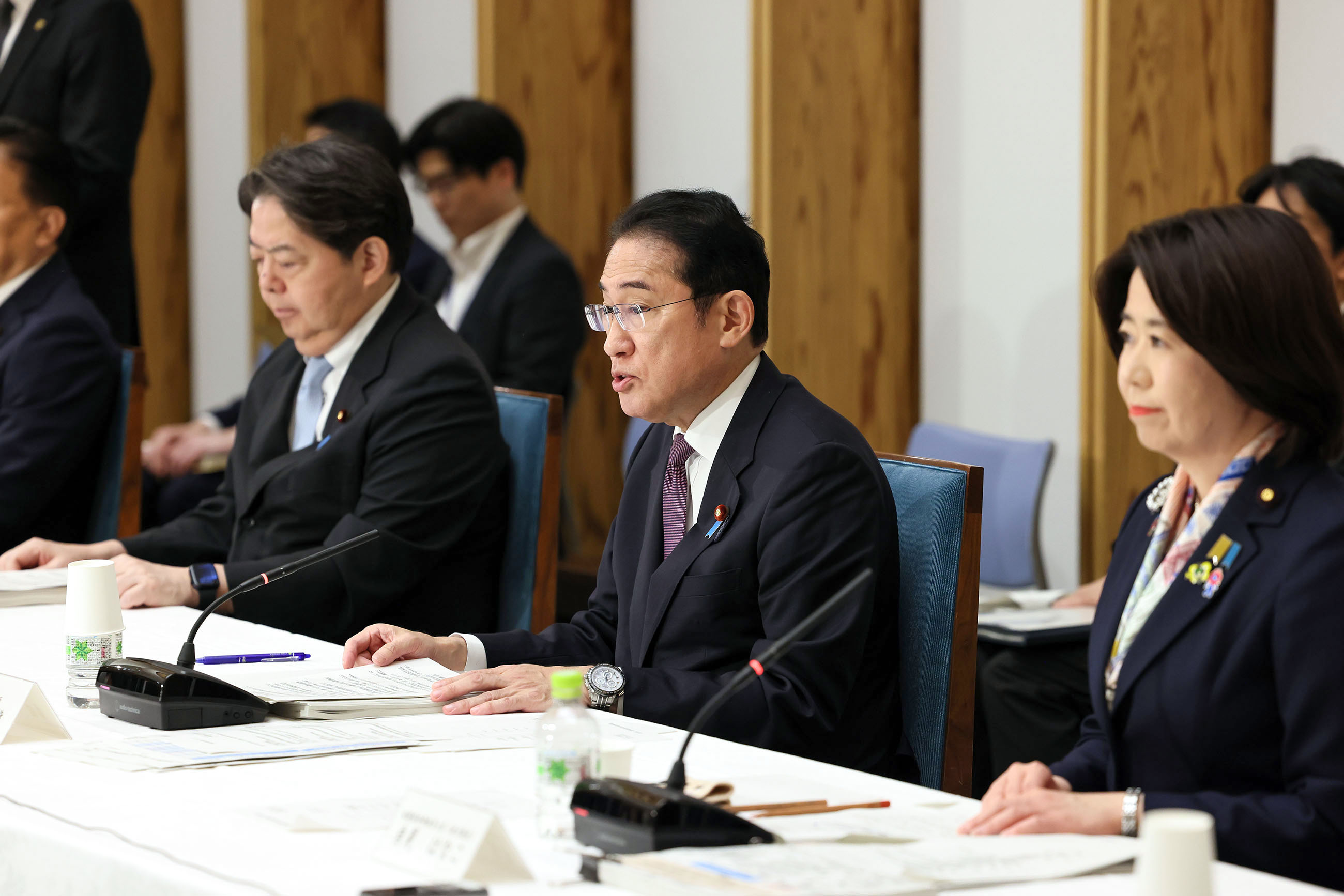 会議のまとめを行う岸田総理１
