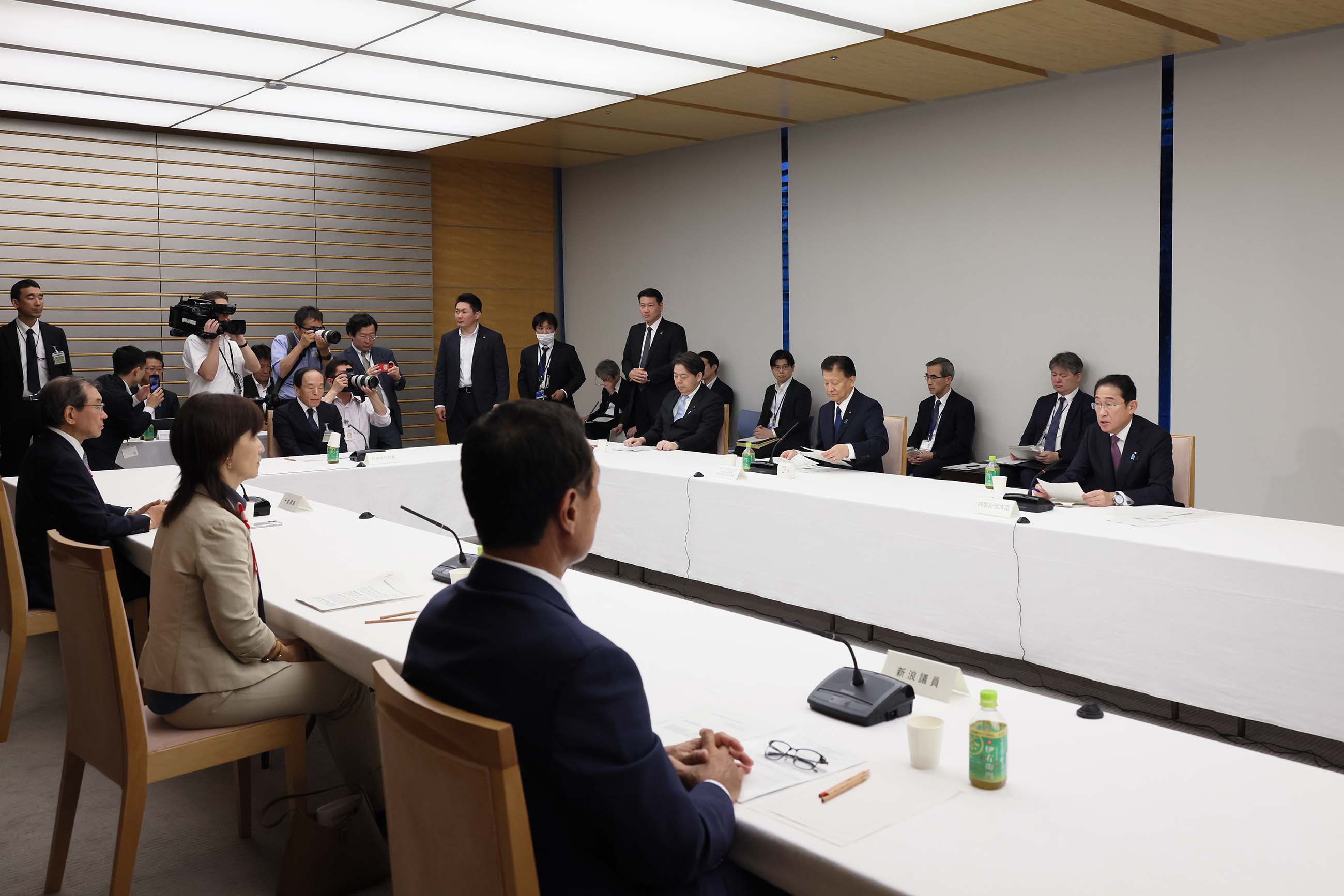 会議のまとめを行う岸田総理２