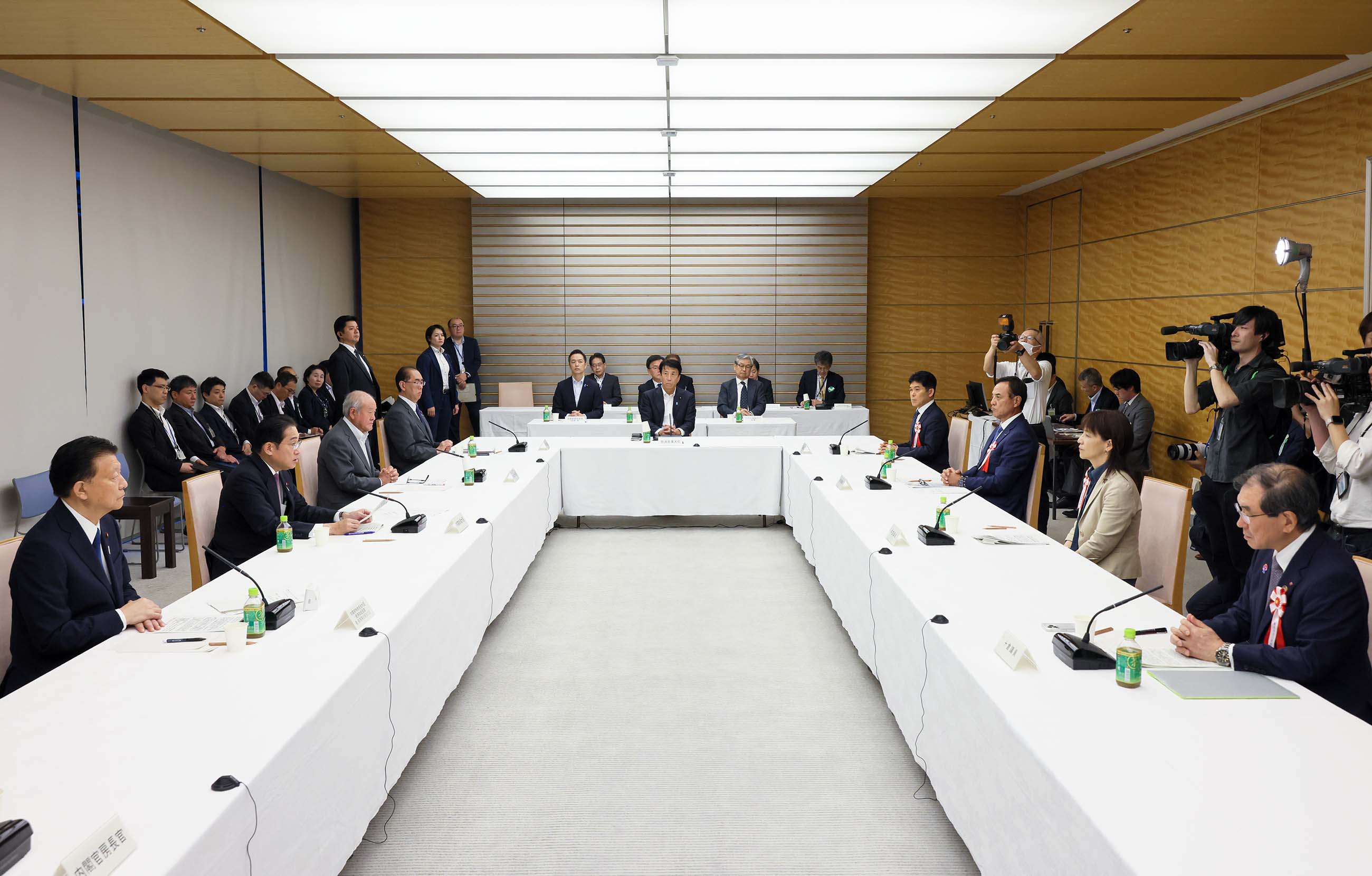 会議のまとめを行う岸田総理４