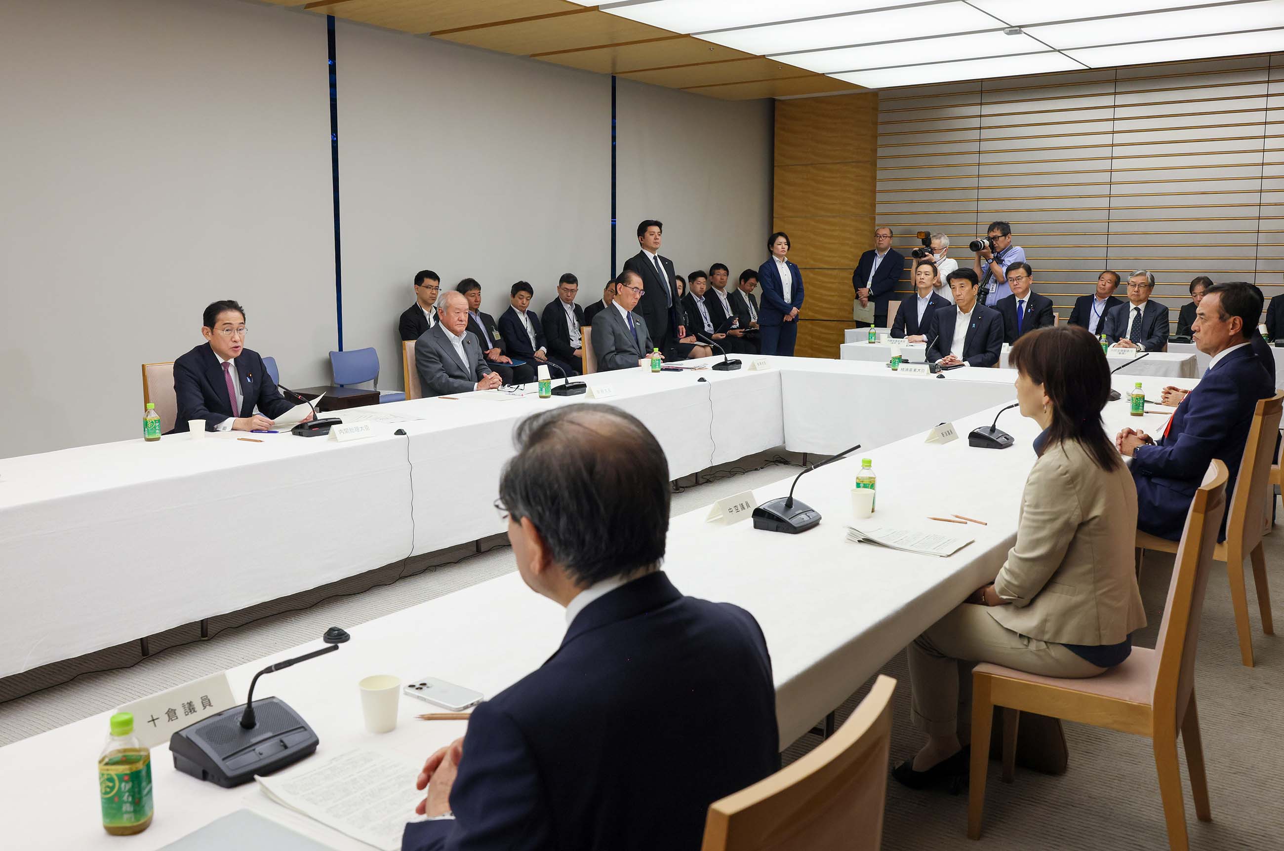 会議のまとめを行う岸田総理５