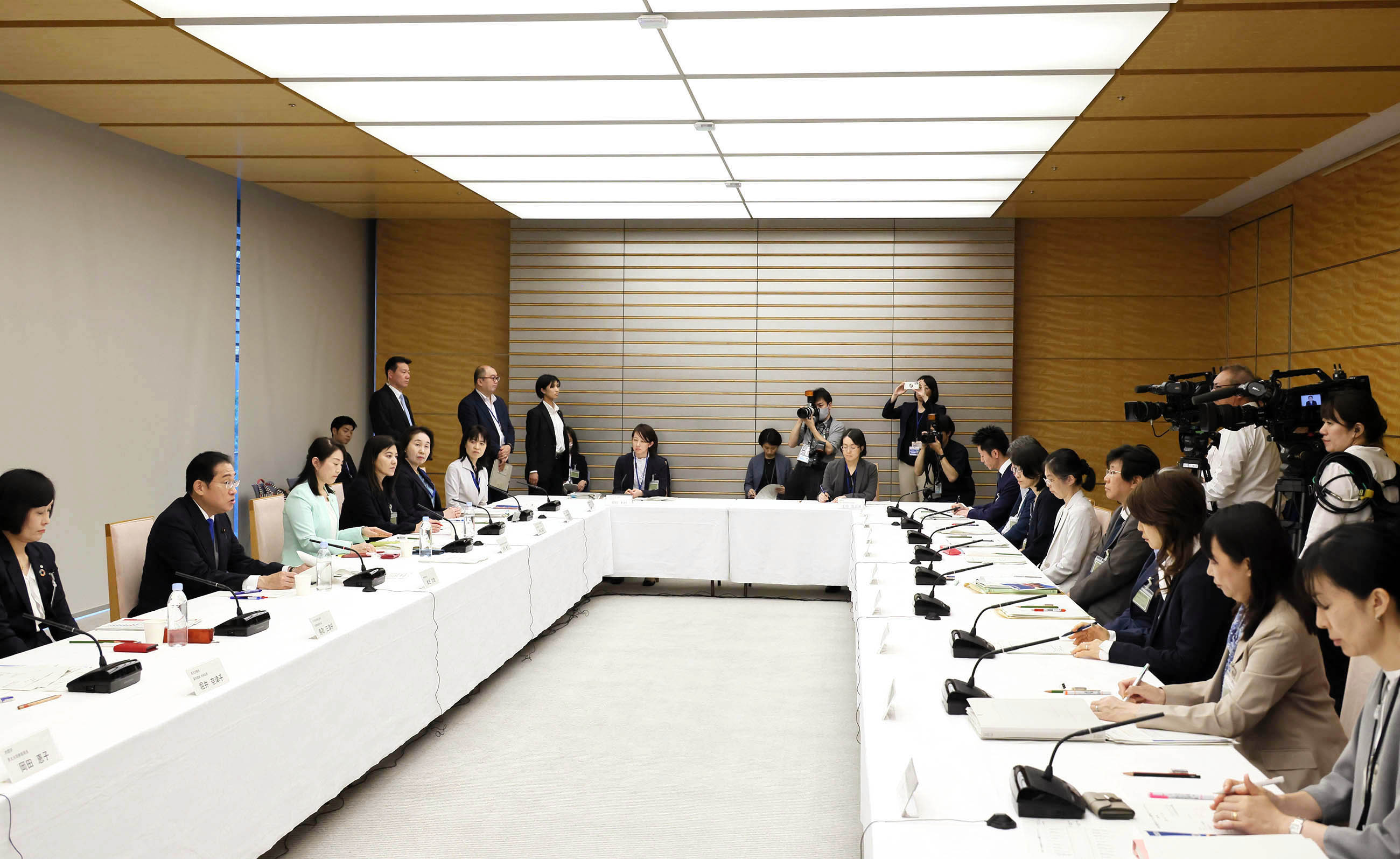 会議のまとめを行う岸田総理４