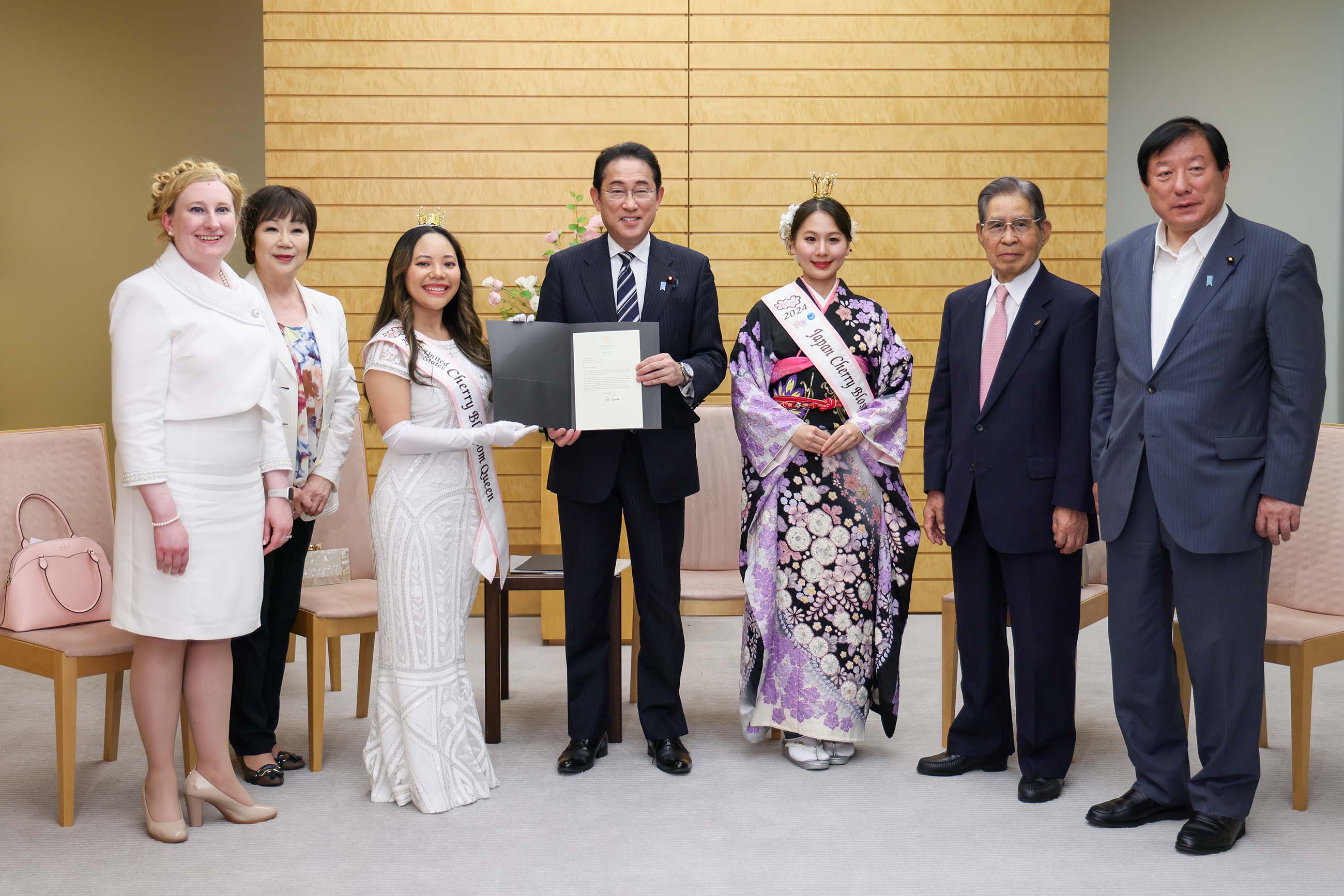 表敬を受ける岸田総理１