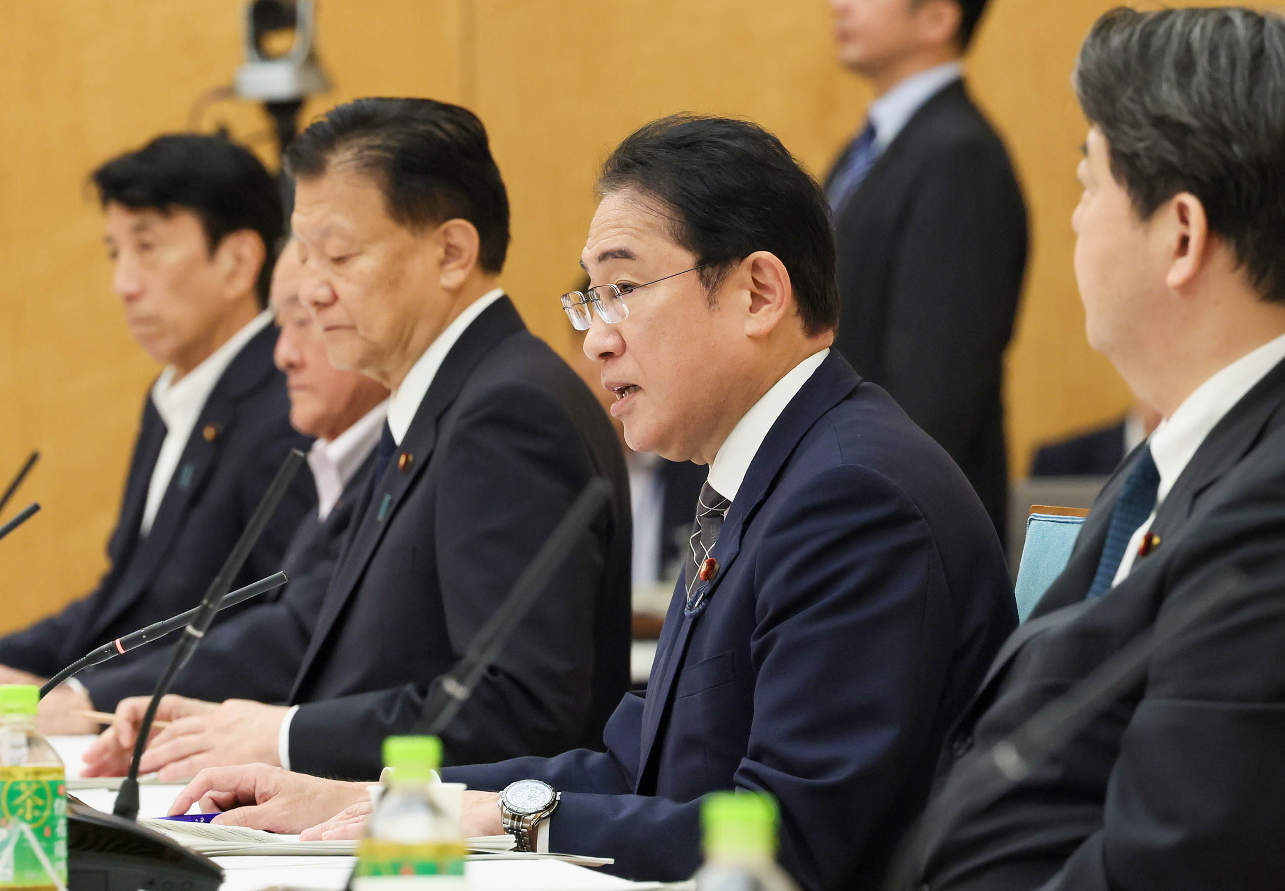 会議のまとめを行う岸田総理１