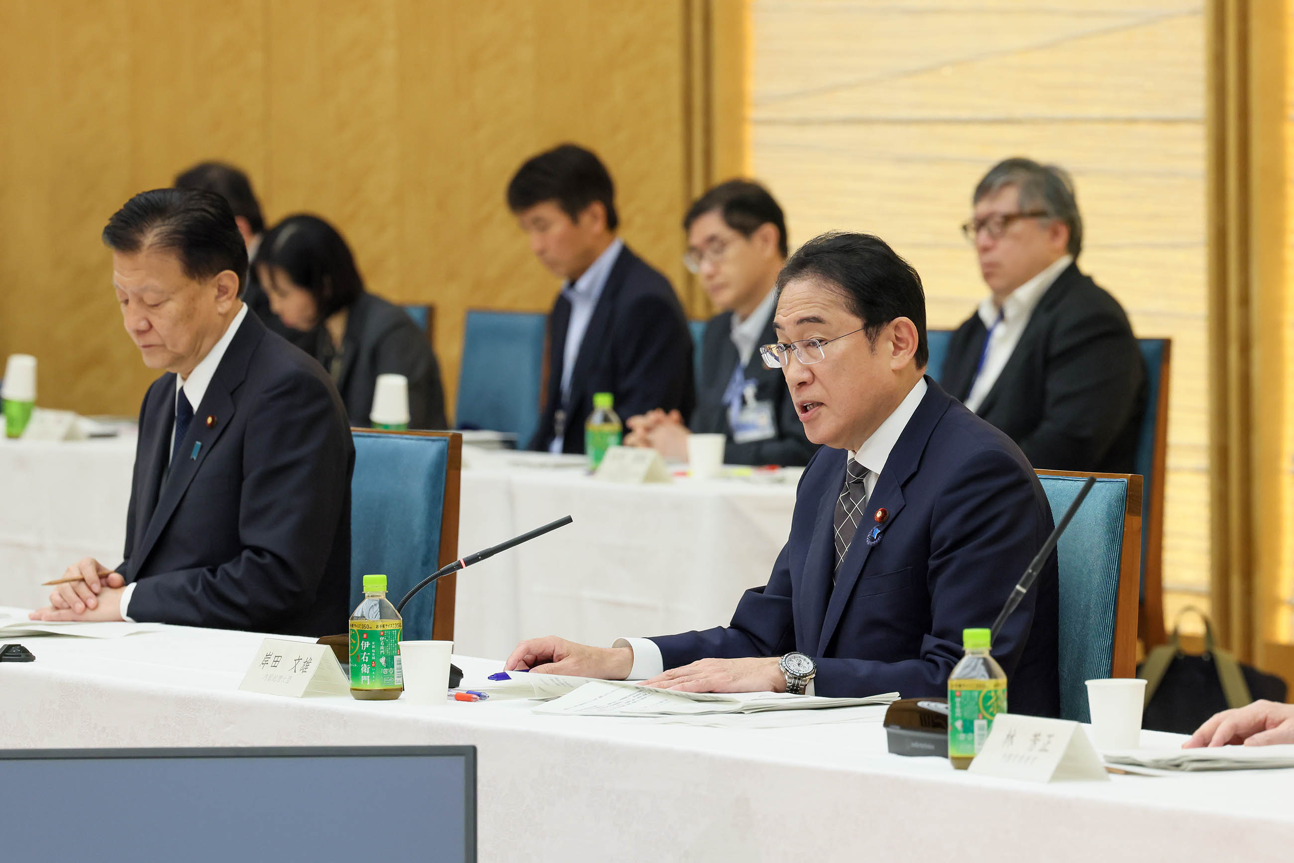 会議のまとめを行う岸田総理２