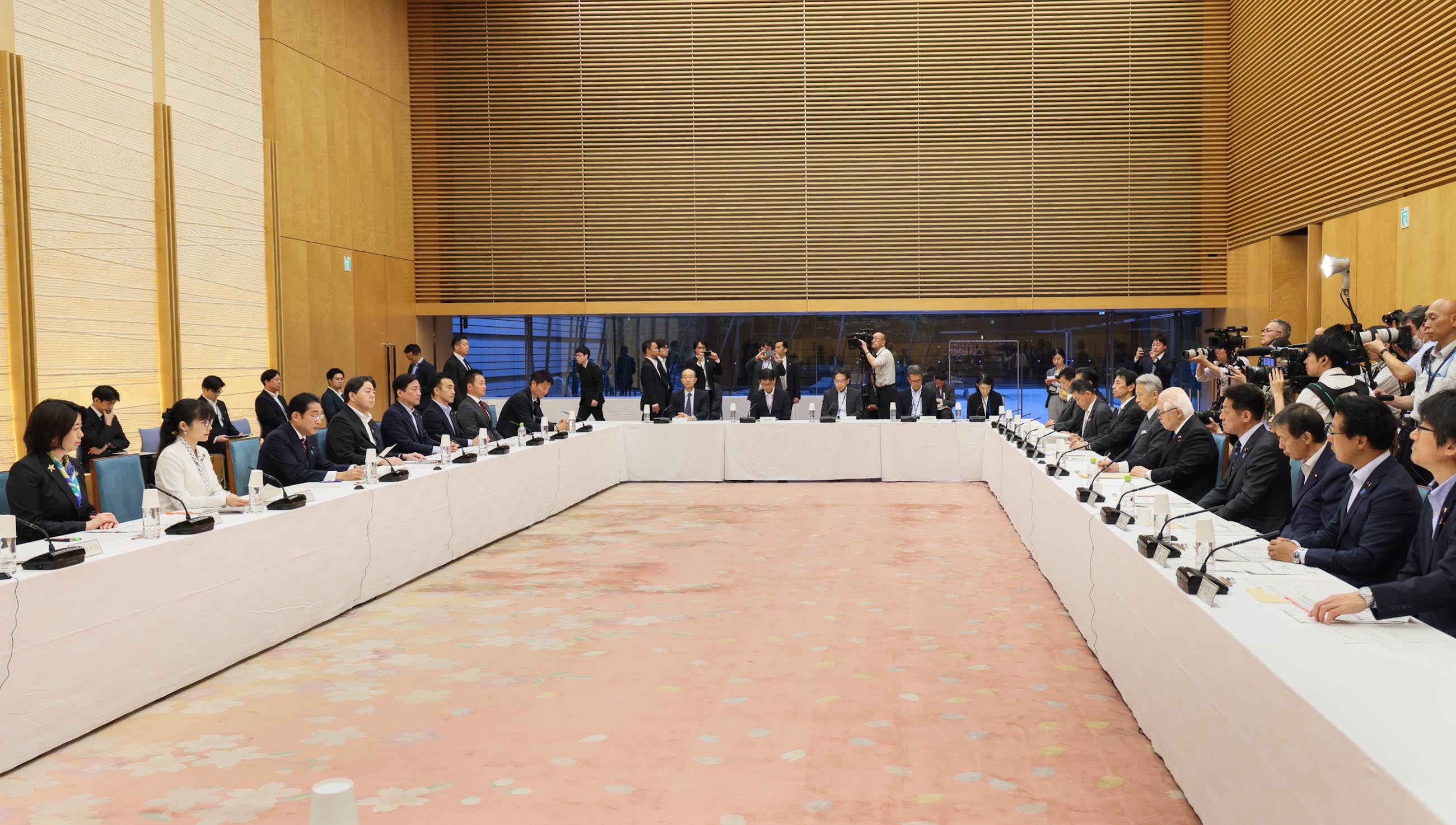 会議のまとめを行う岸田総理４