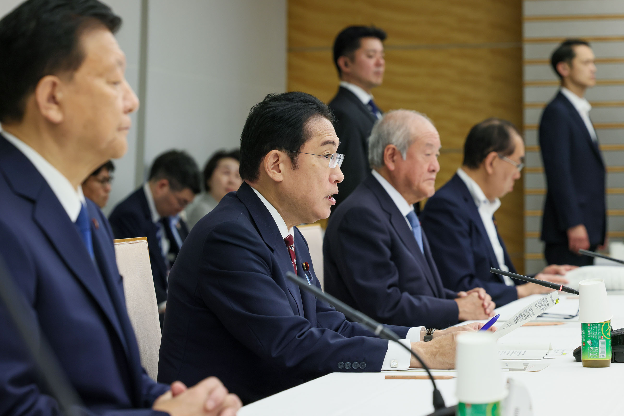 会議のまとめを行う岸田総理２