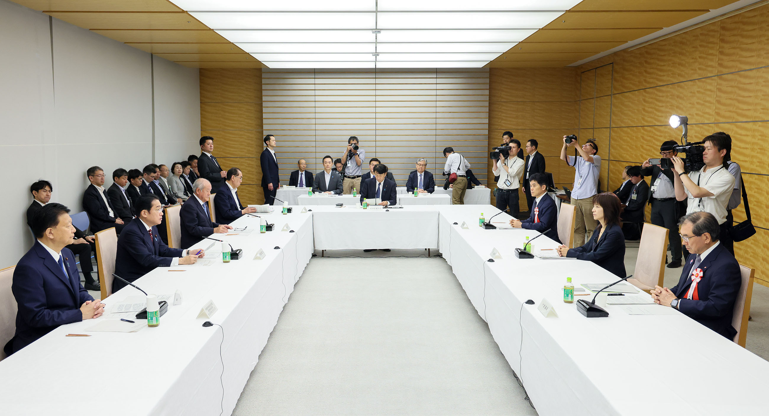 会議のまとめを行う岸田総理４
