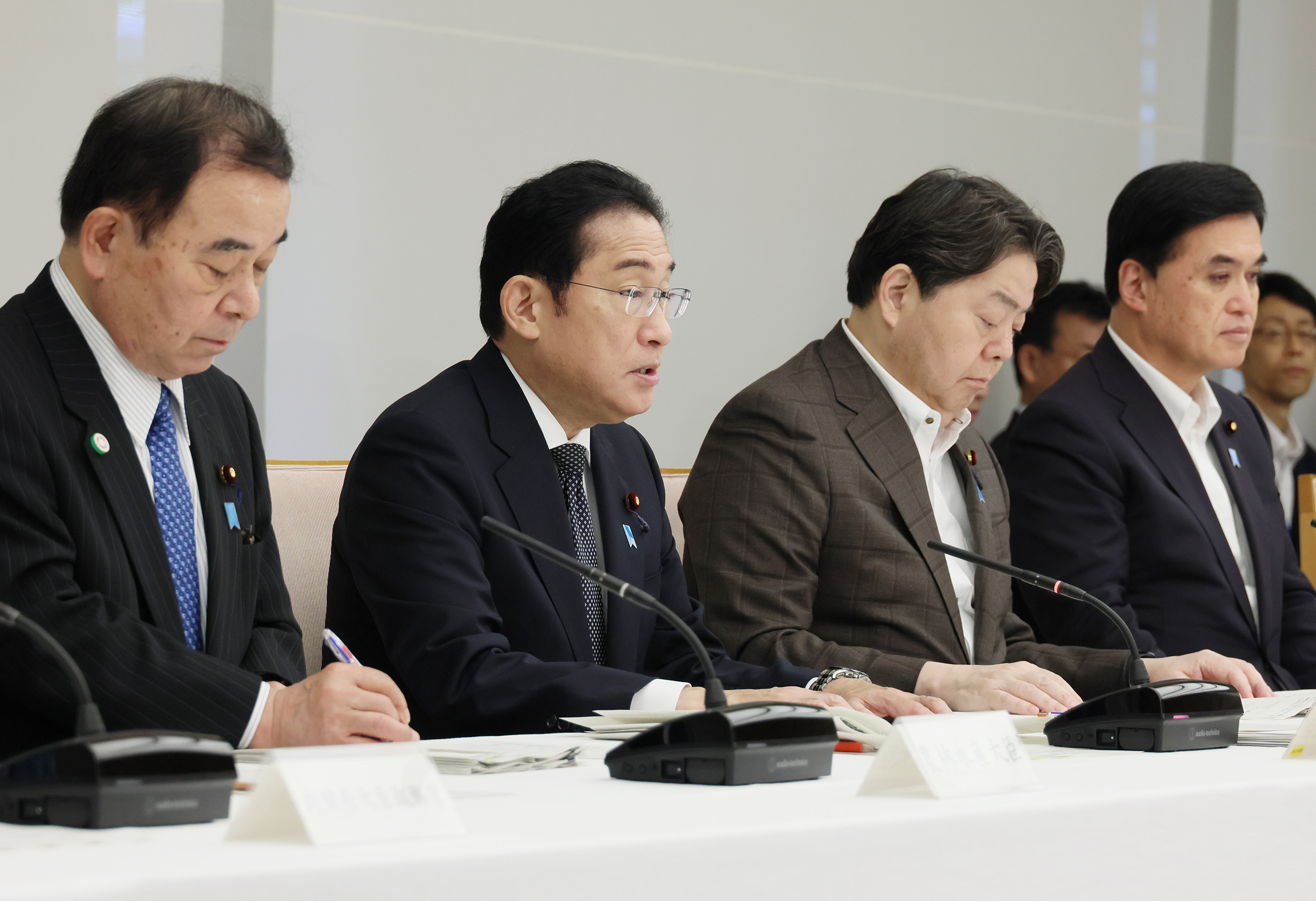 会議のまとめを行う岸田総理１