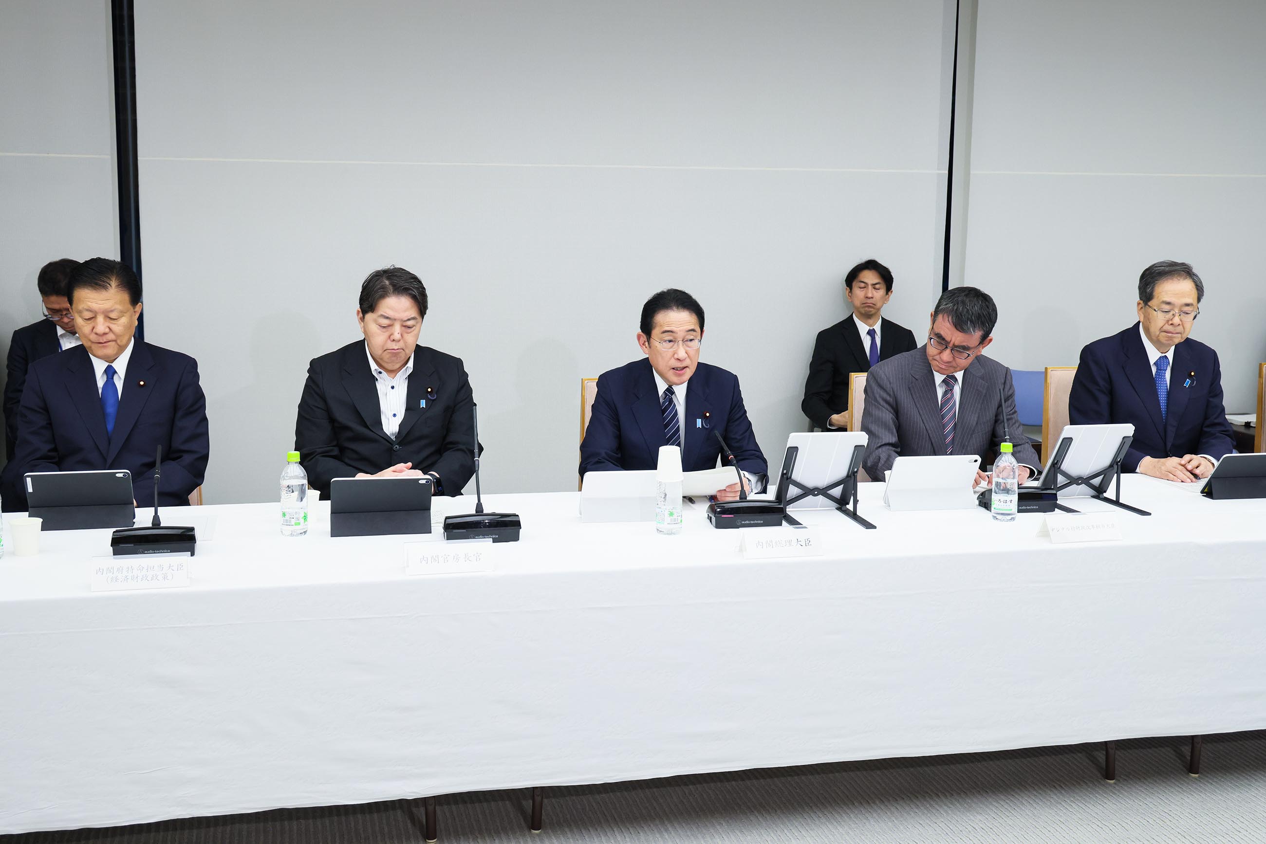 会議のまとめを行う岸田総理５