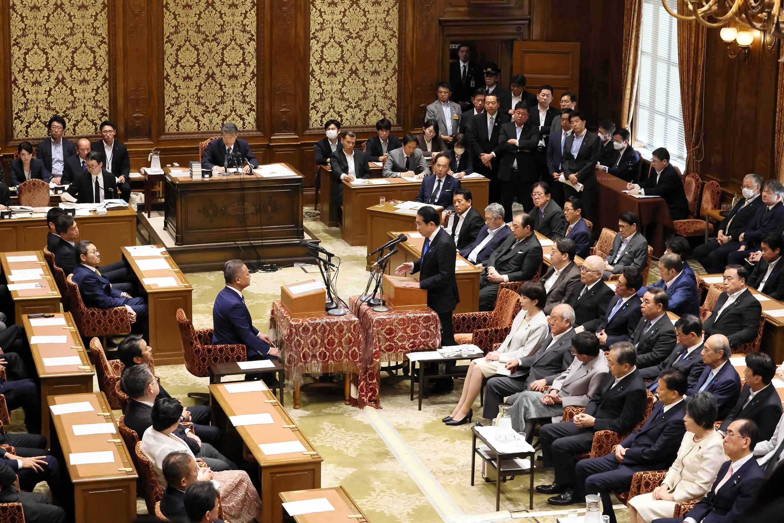 発言する岸田総理４