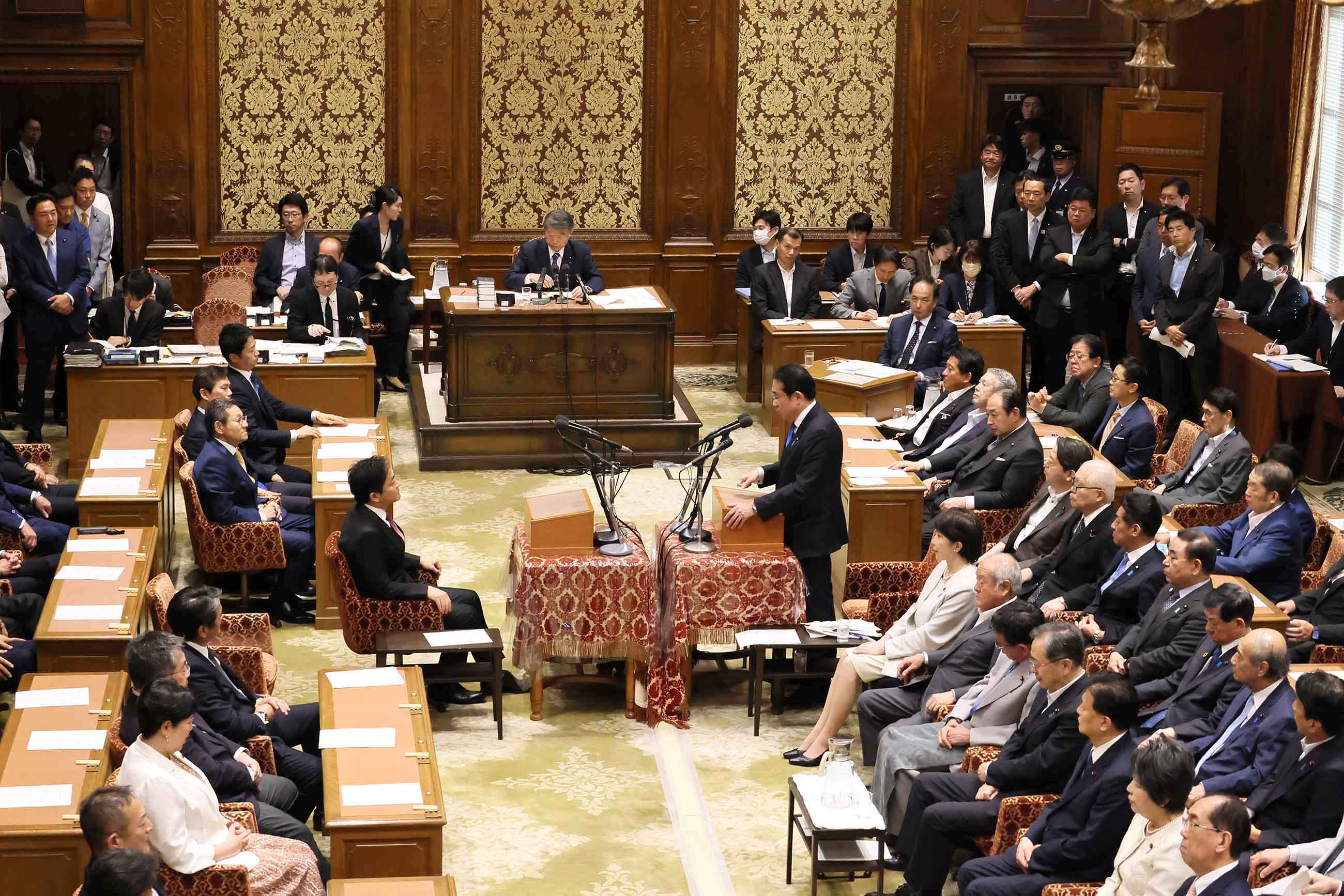 発言する岸田総理６