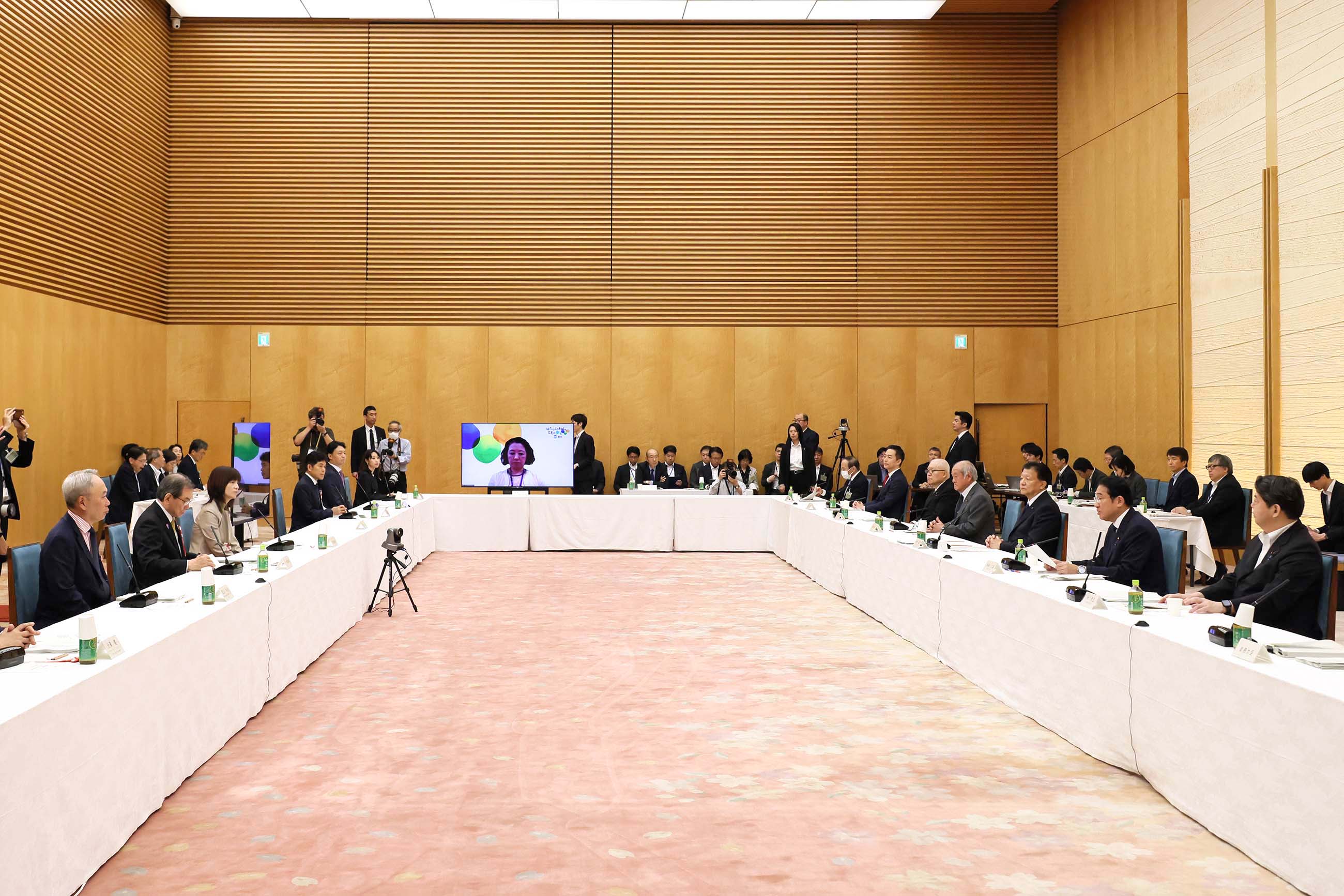 会議のまとめを行う岸田総理３