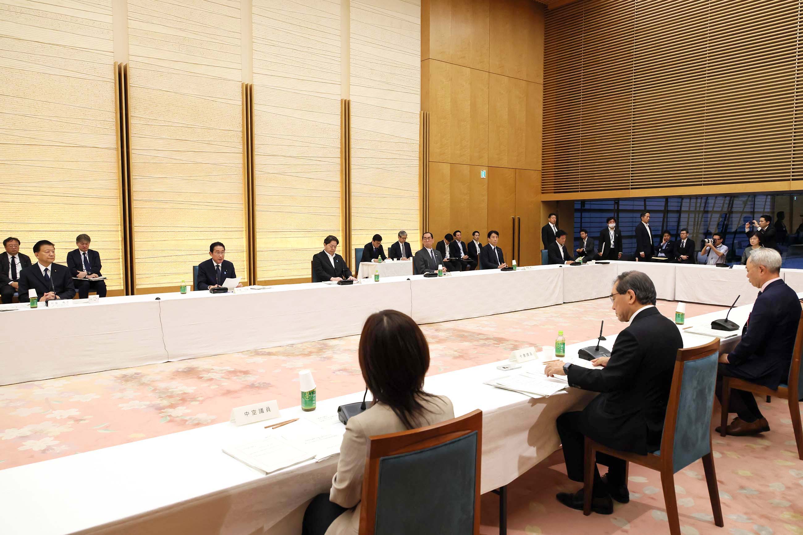 会議のまとめを行う岸田総理４