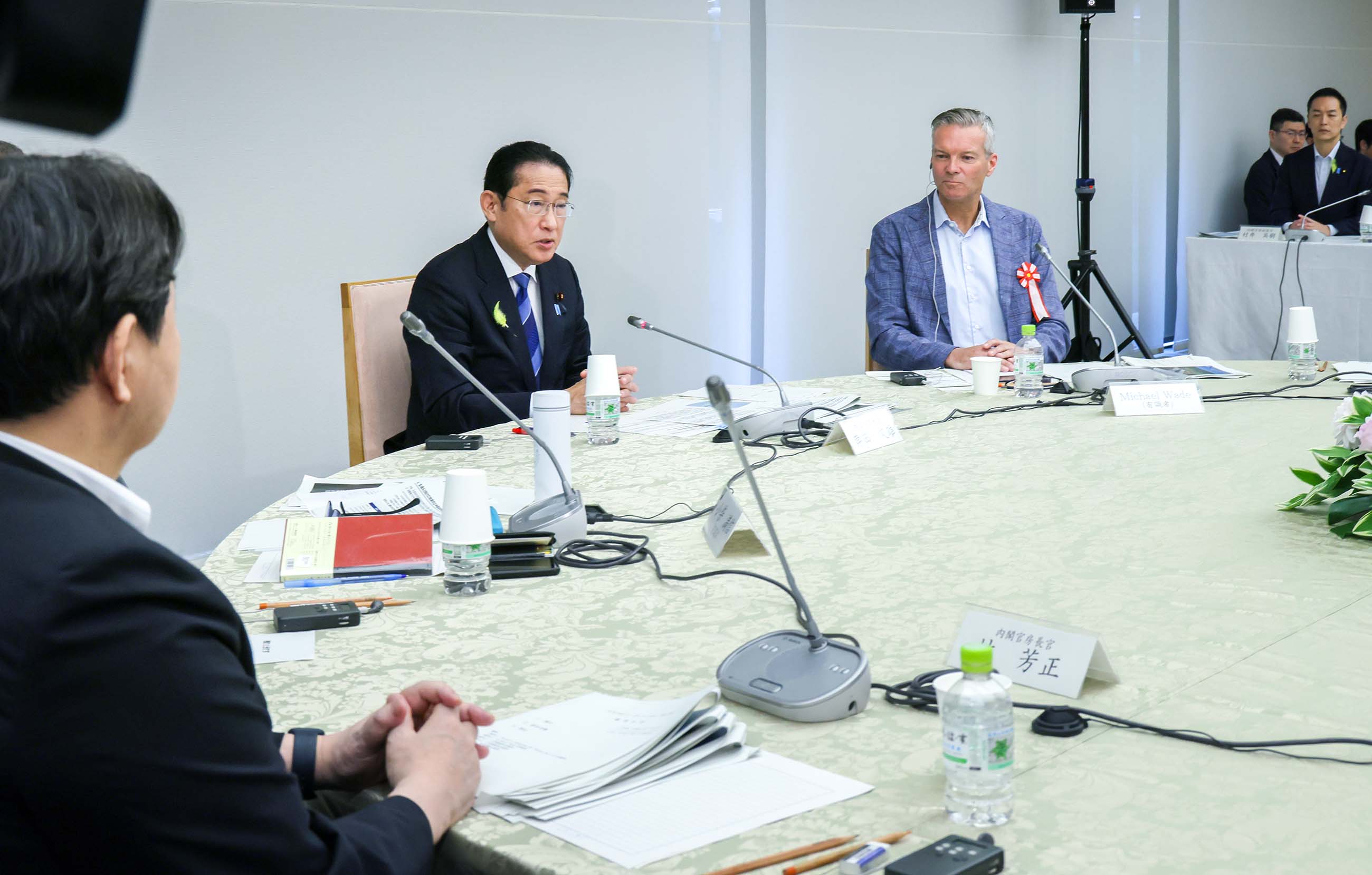 意見交換を行う岸田総理５