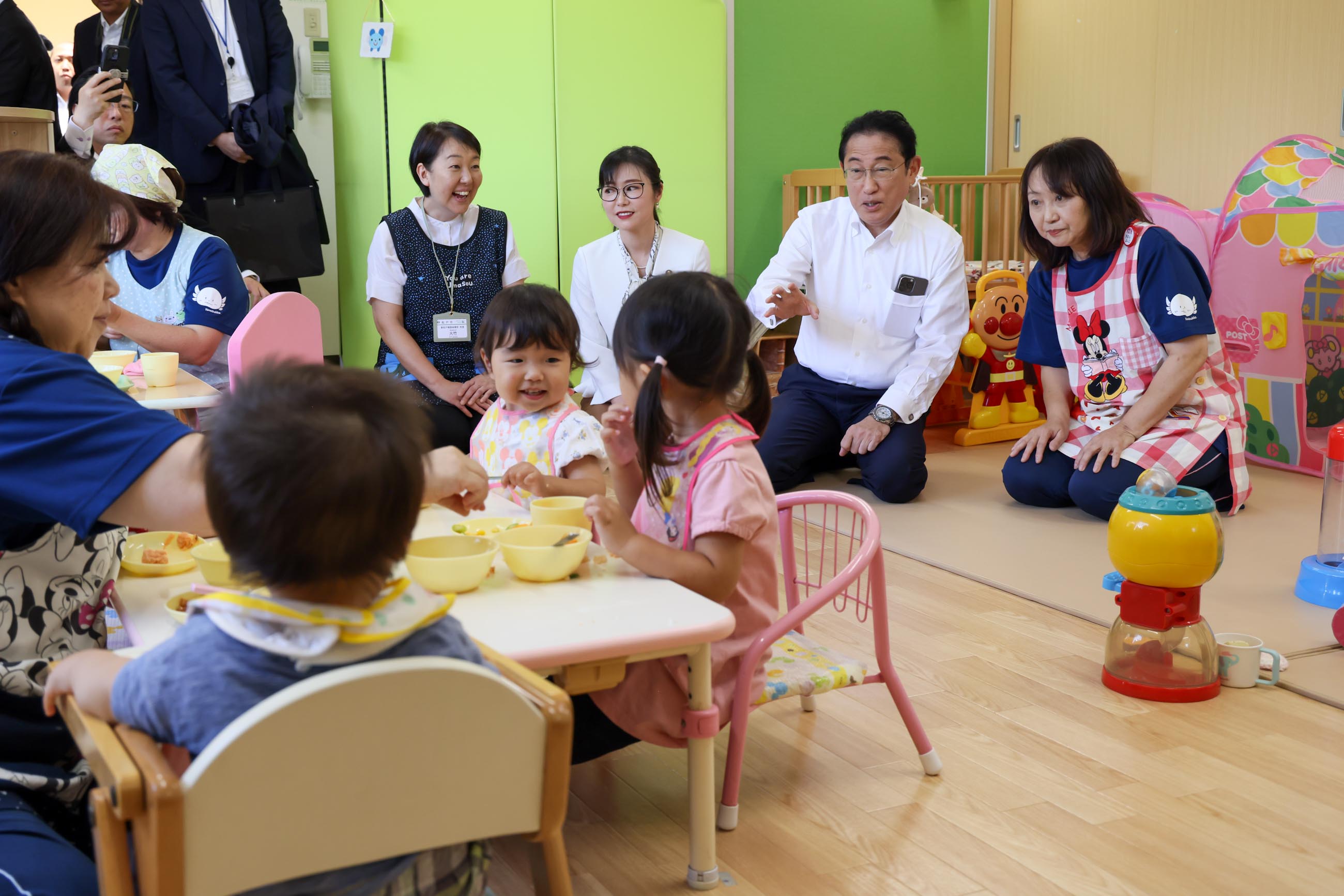 保育所を視察する岸田総理２