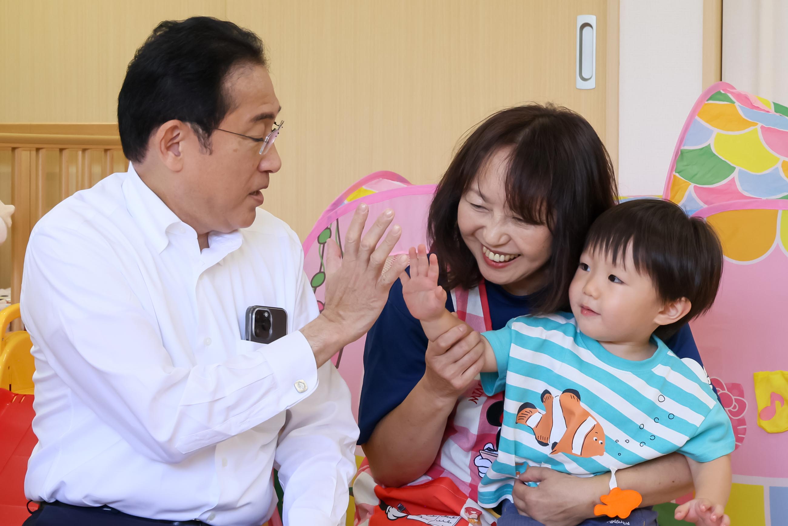 保育所を視察する岸田総理４