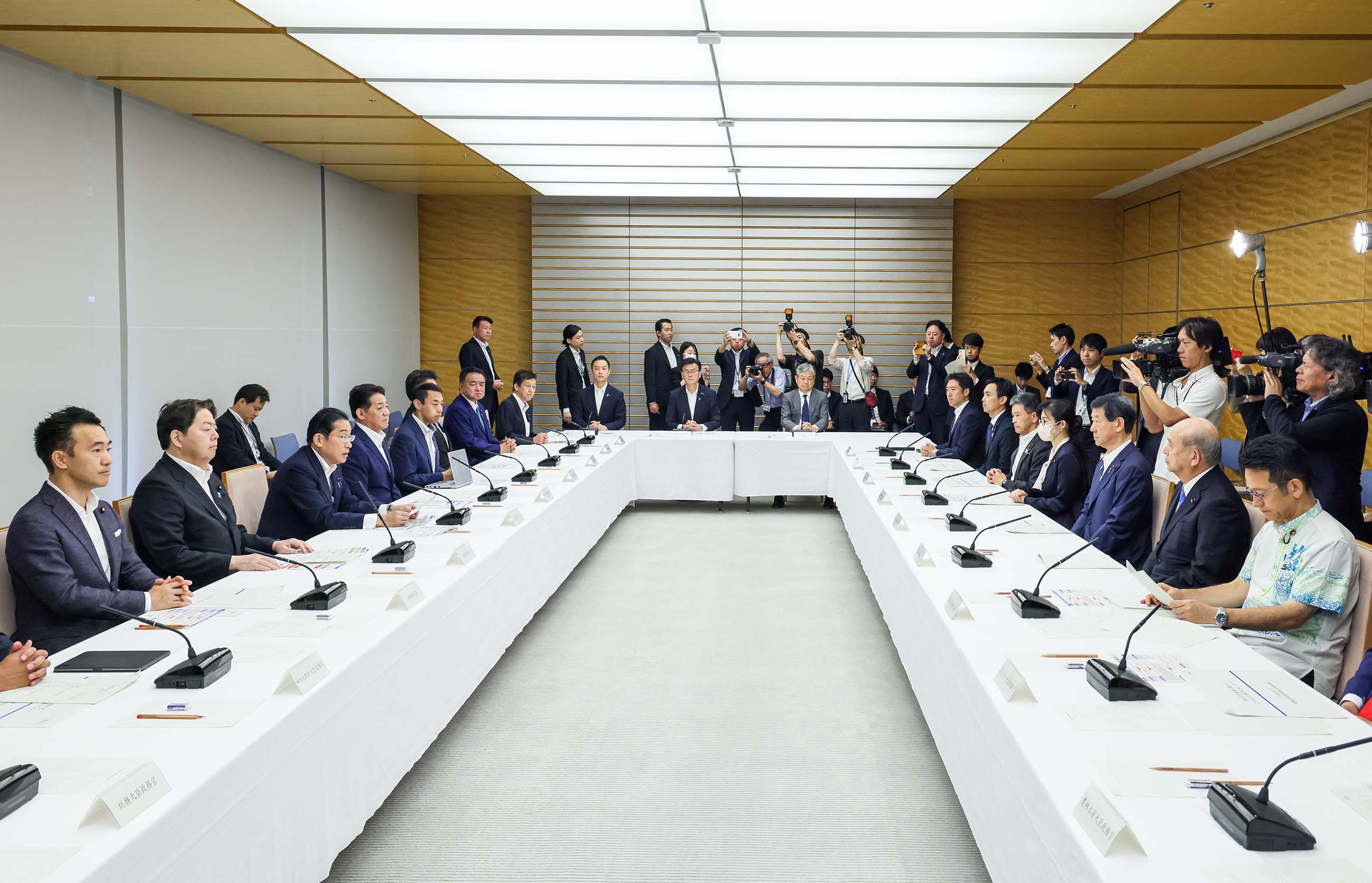 会議のまとめを行う岸田総理２
