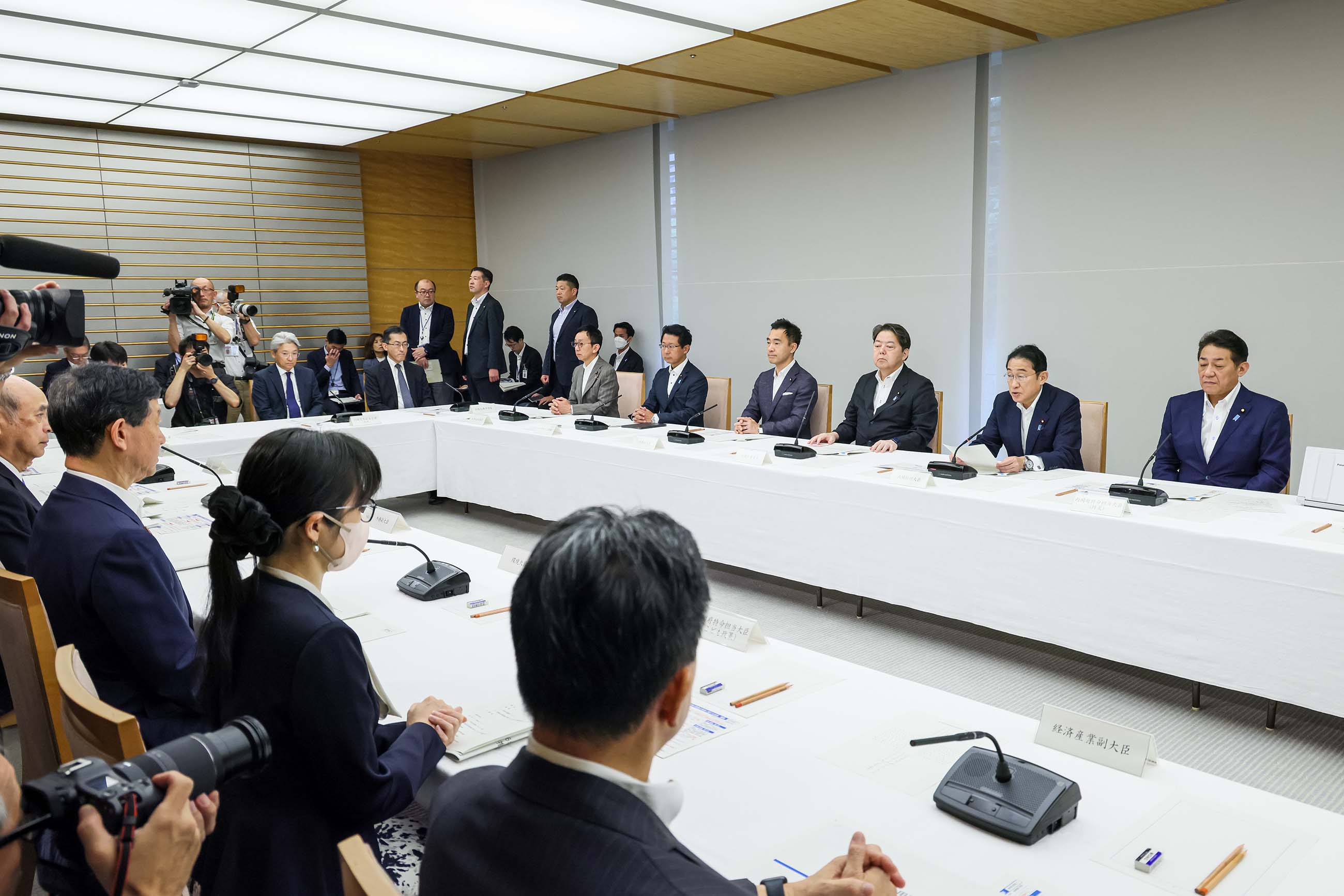会議のまとめを行う岸田総理４