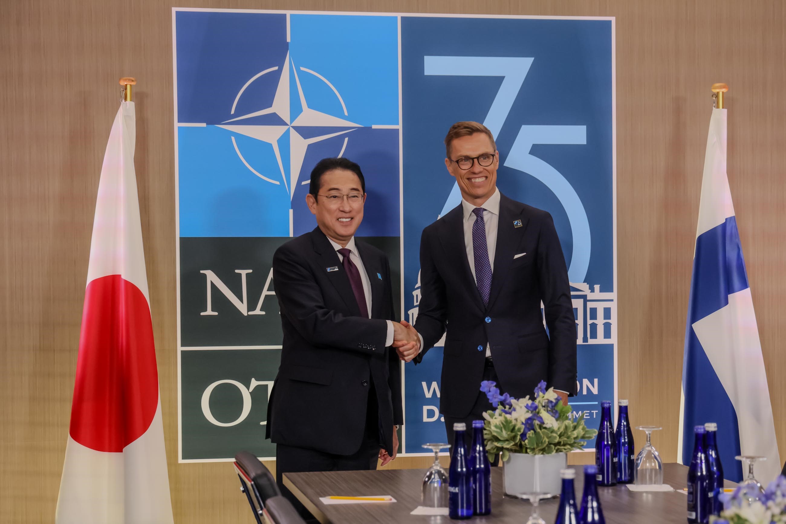 ストゥッブ・フィンランド大統領と会談する岸田総理１