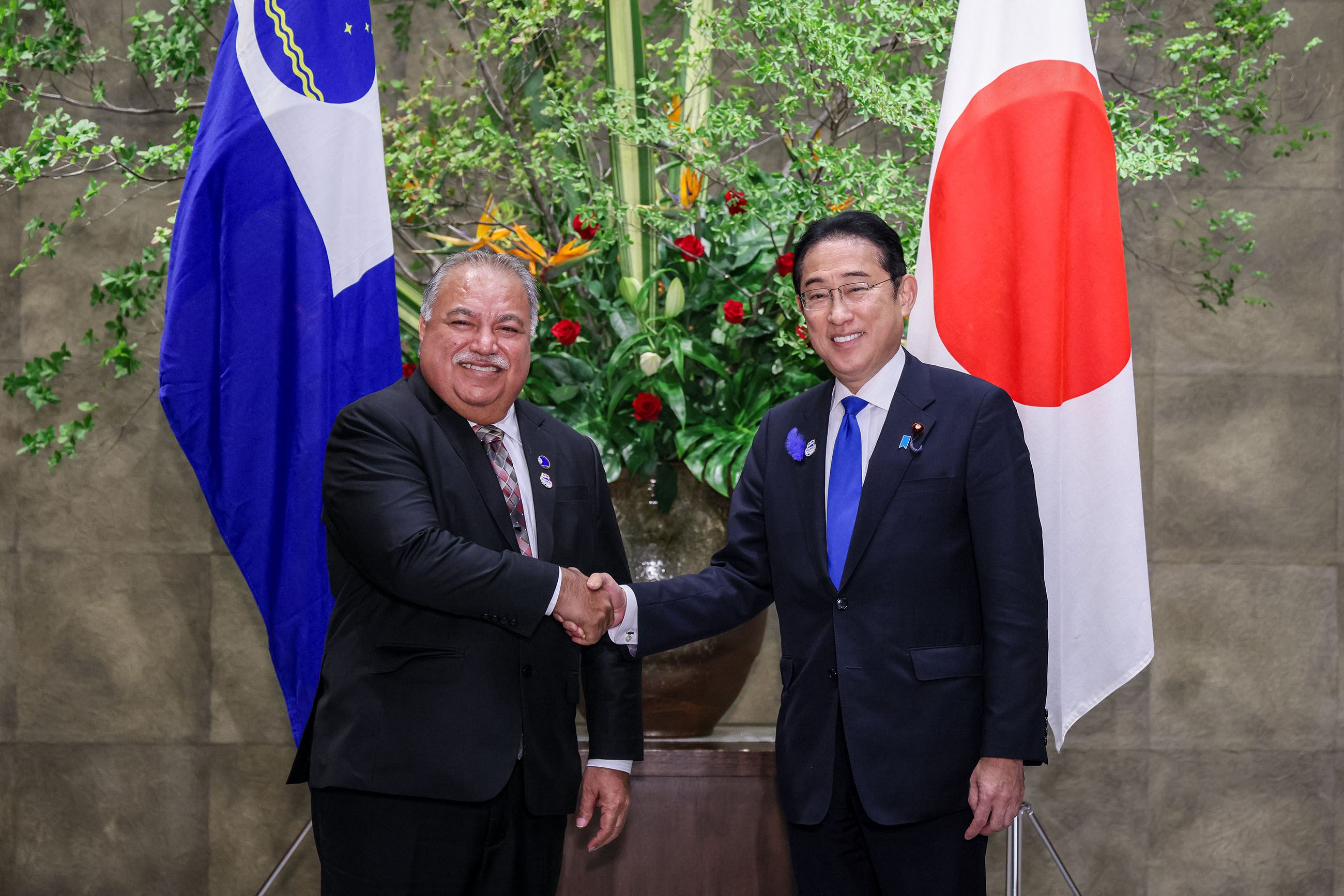 ＰＩＦ事務局長による表敬を受ける岸田総理３