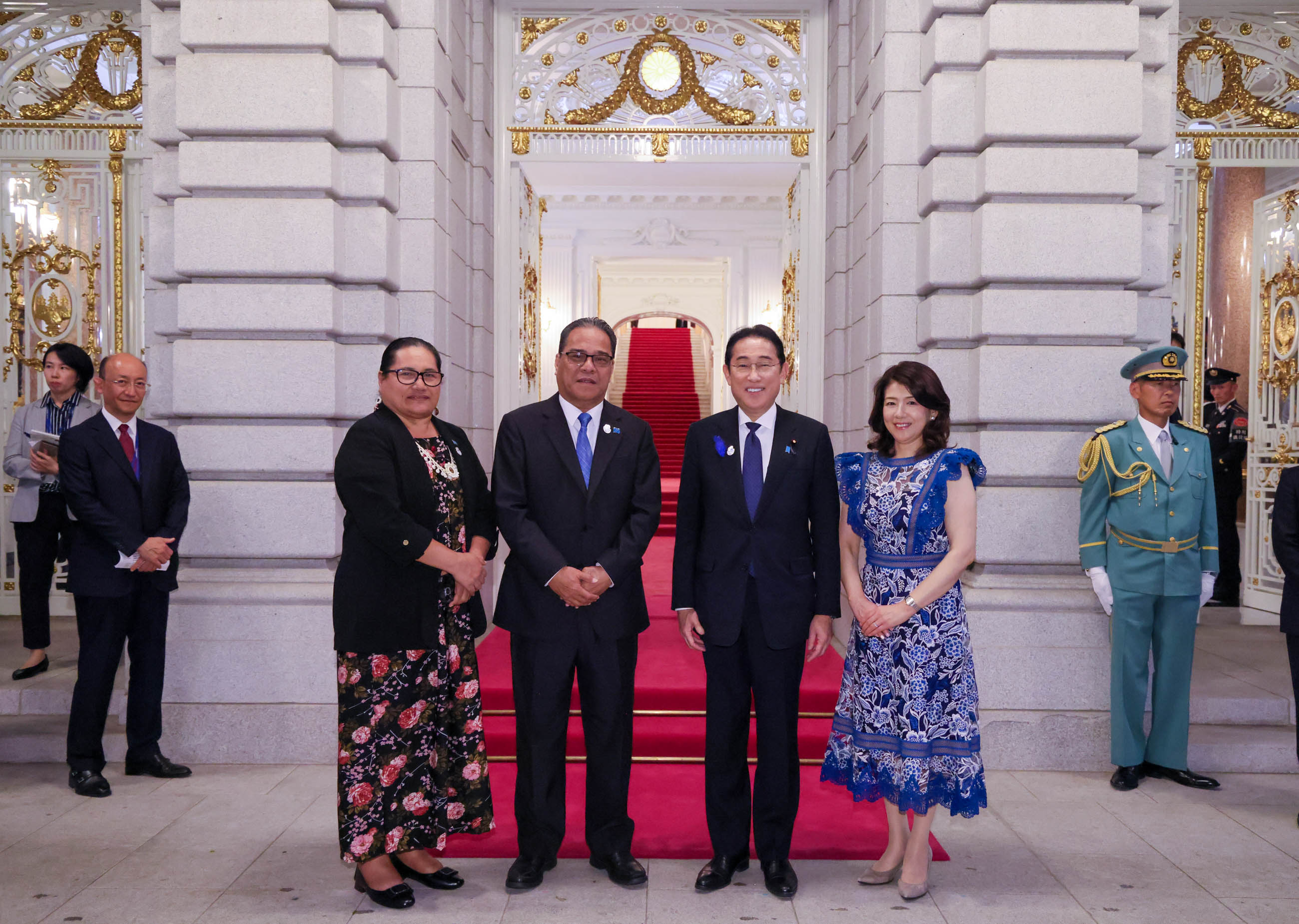 シミナ・ミクロネシア連邦大統領夫妻を出迎える岸田総理