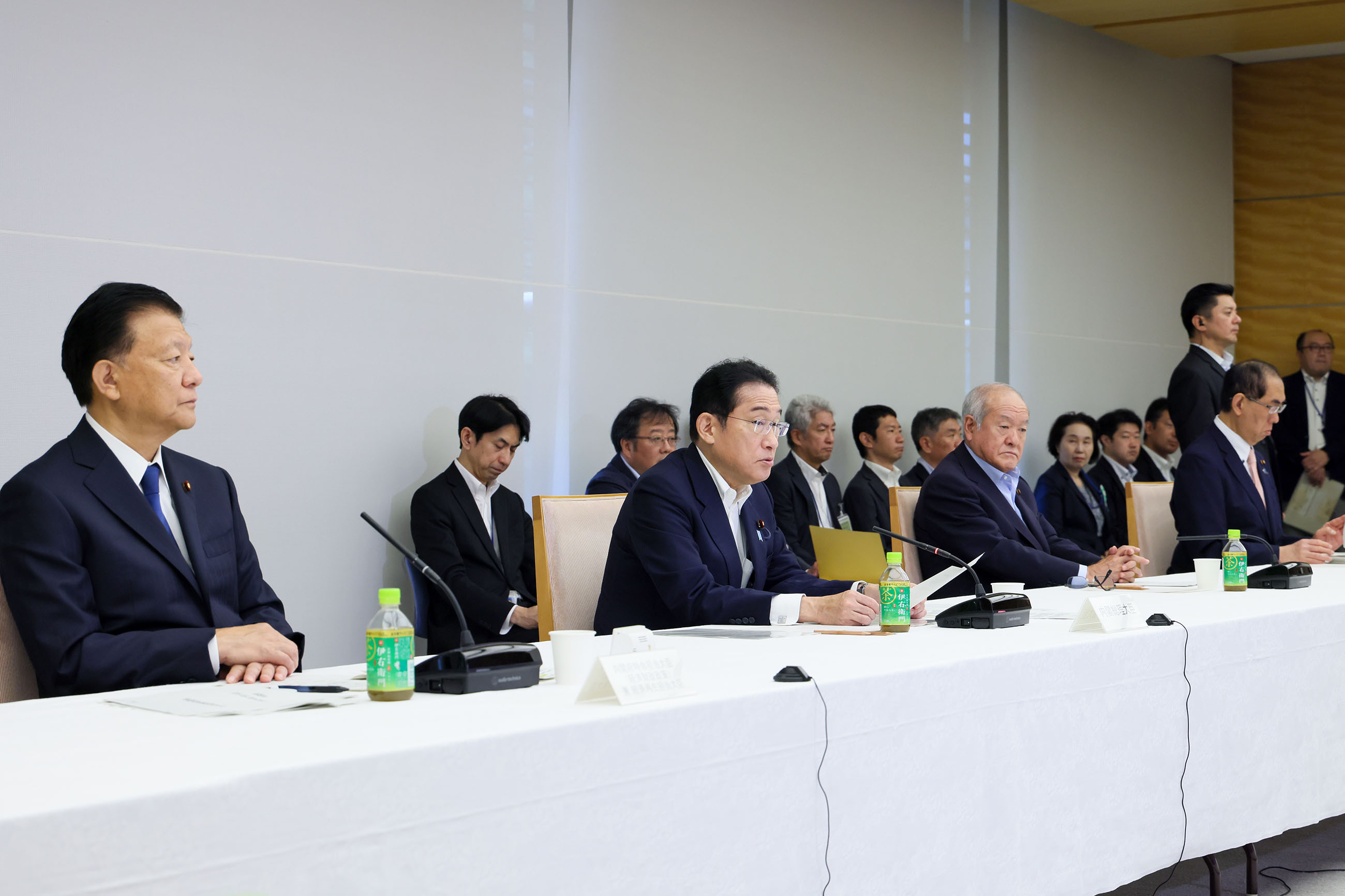 会議のまとめを行う岸田総理４