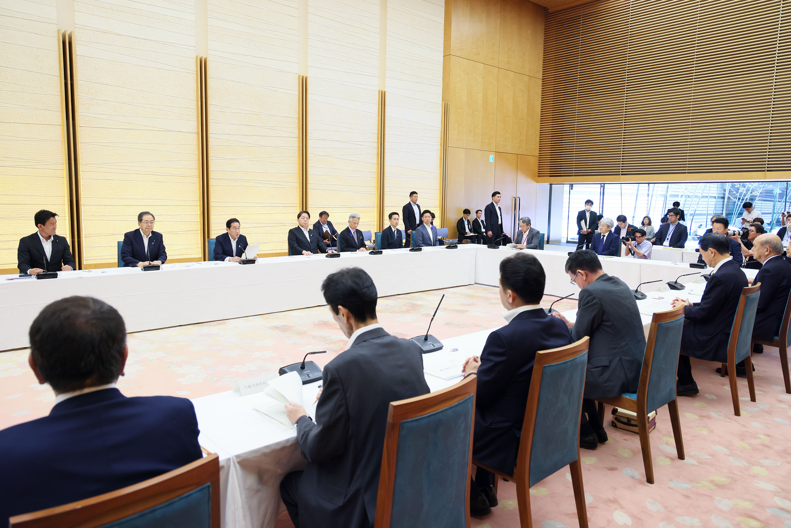 会議のまとめを行う岸田総理３