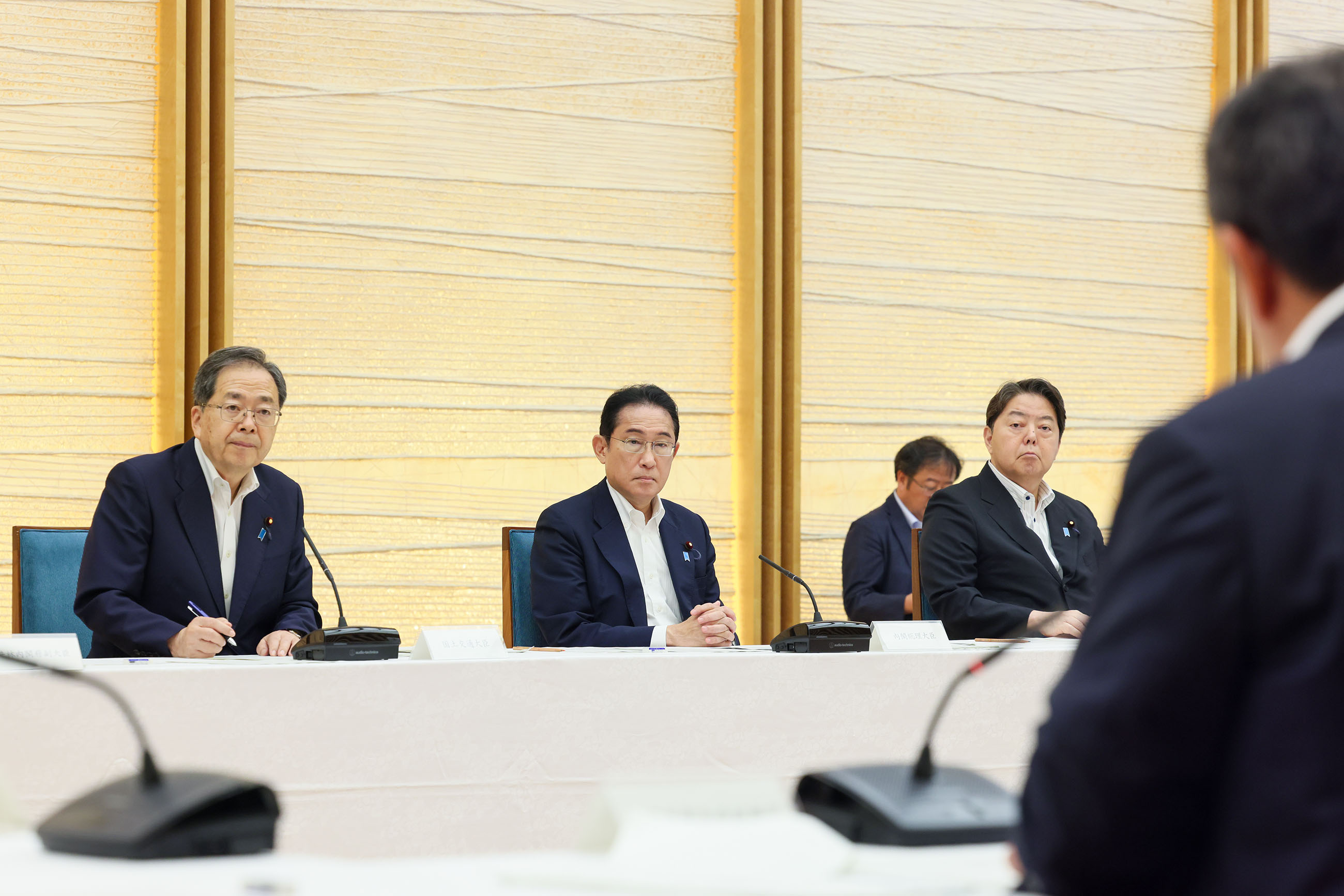 会議のまとめを行う岸田総理４