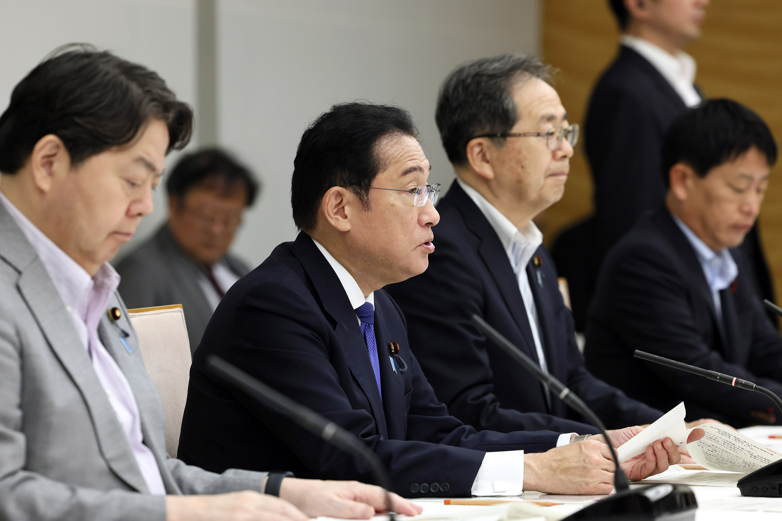会議のまとめを行う岸田総理１