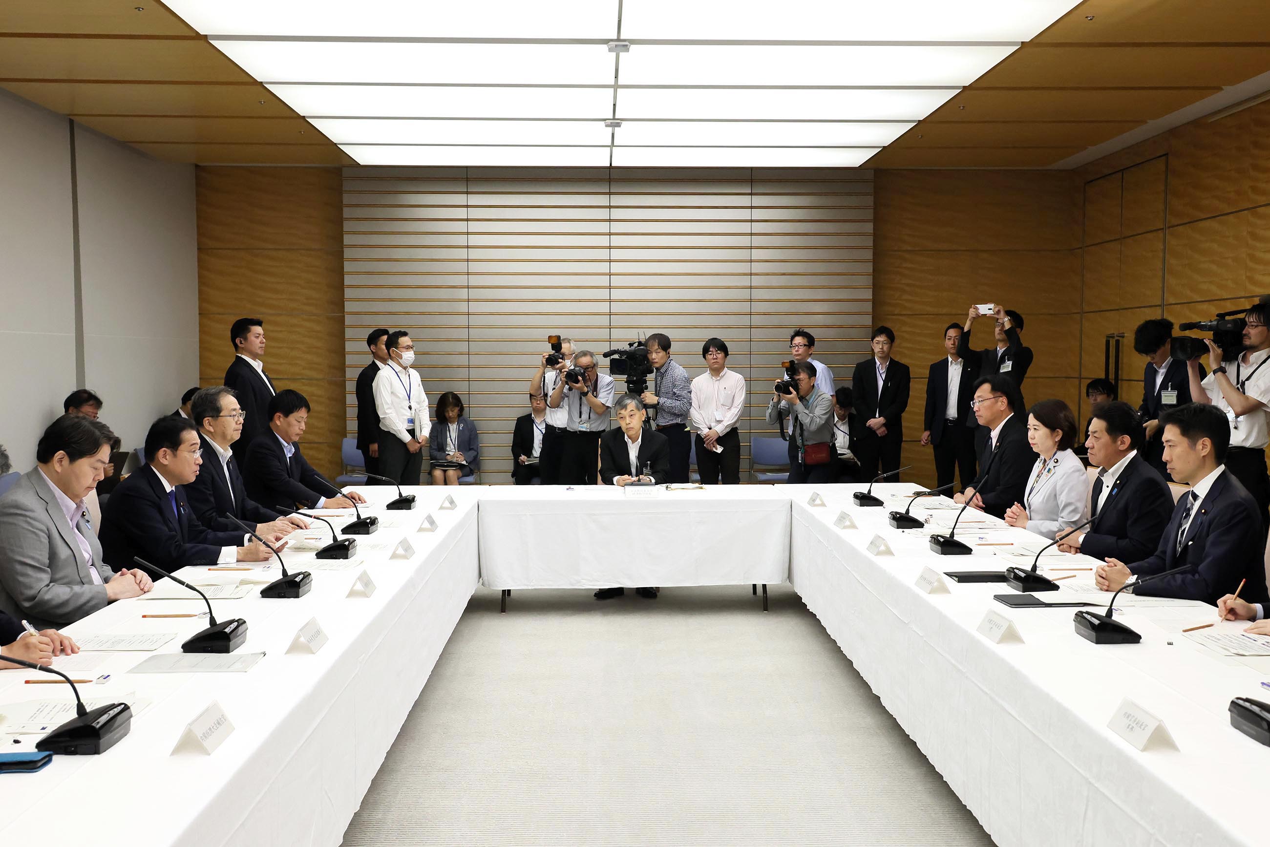 会議のまとめを行う岸田総理５