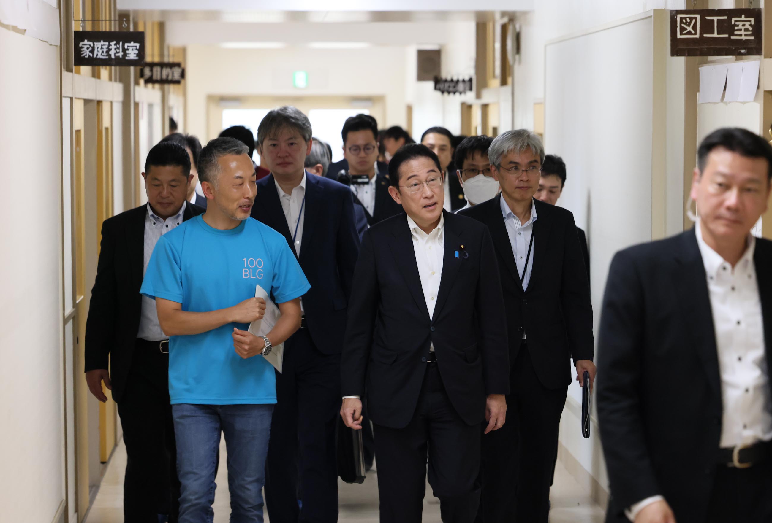 ＤＡＹＳ　ＢＬＧ！の認知症施策の取組を視察する岸田総理３