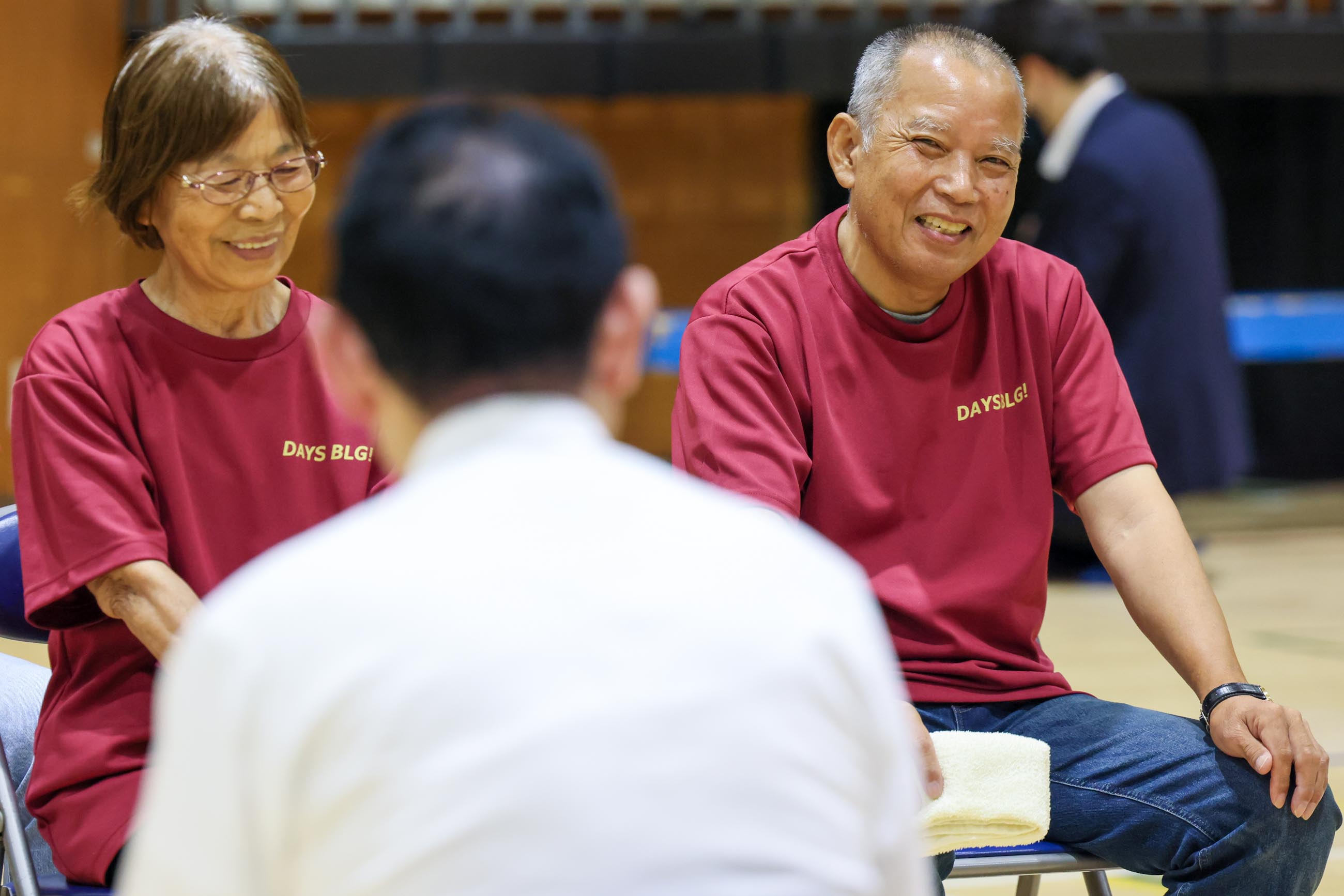 認知症支援者と意見交換する岸田総理４